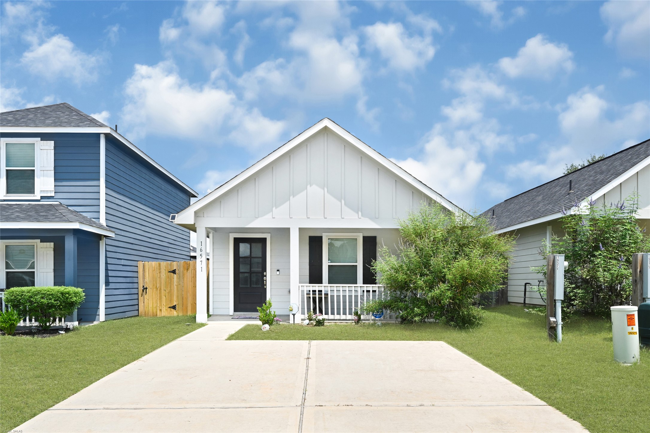 16571 Colleen Place Property Photo 1