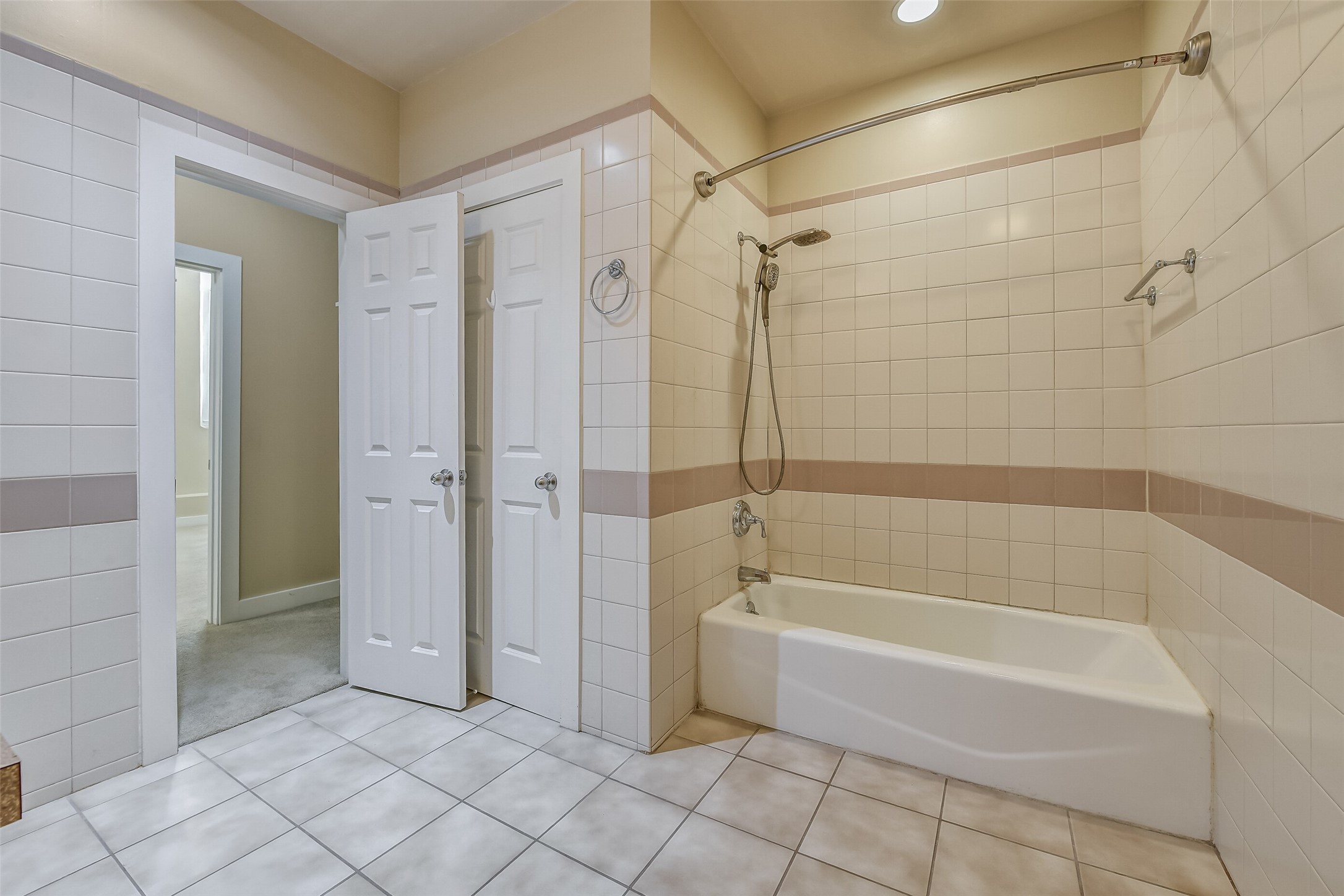 2309 Harborside Drive 203 Property Photo 5