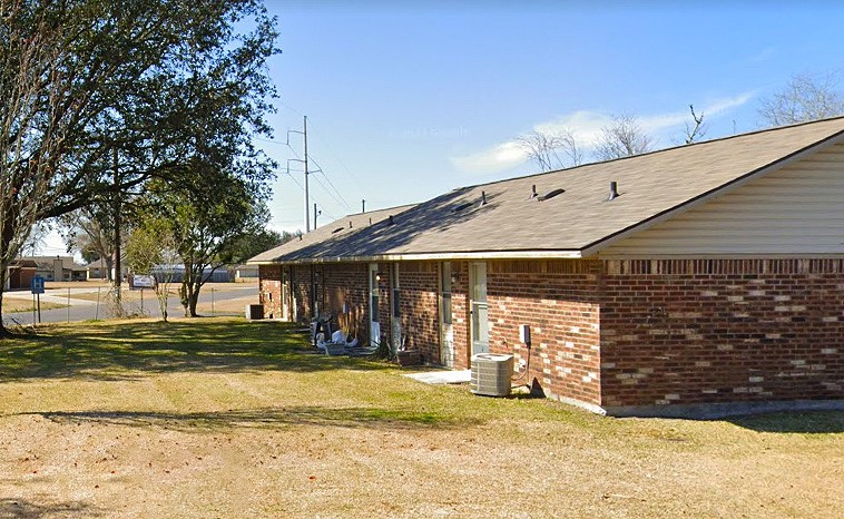 425 Memorial Drive Property Photo 9