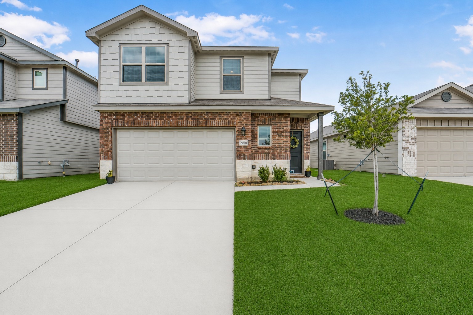21610 Desert Lily Road Property Photo 1