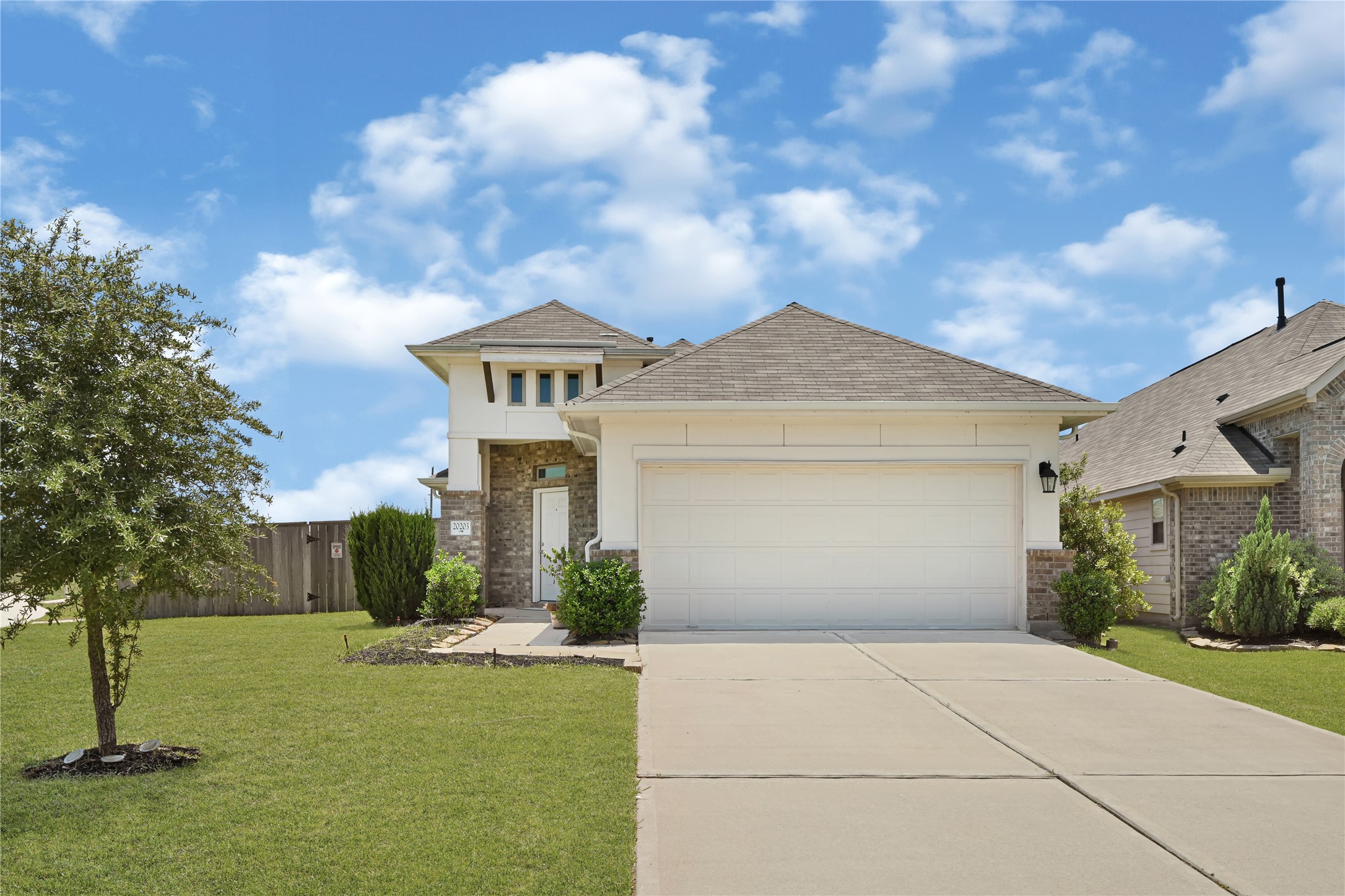 20203 Rainflower Bay Lane Property Photo 1