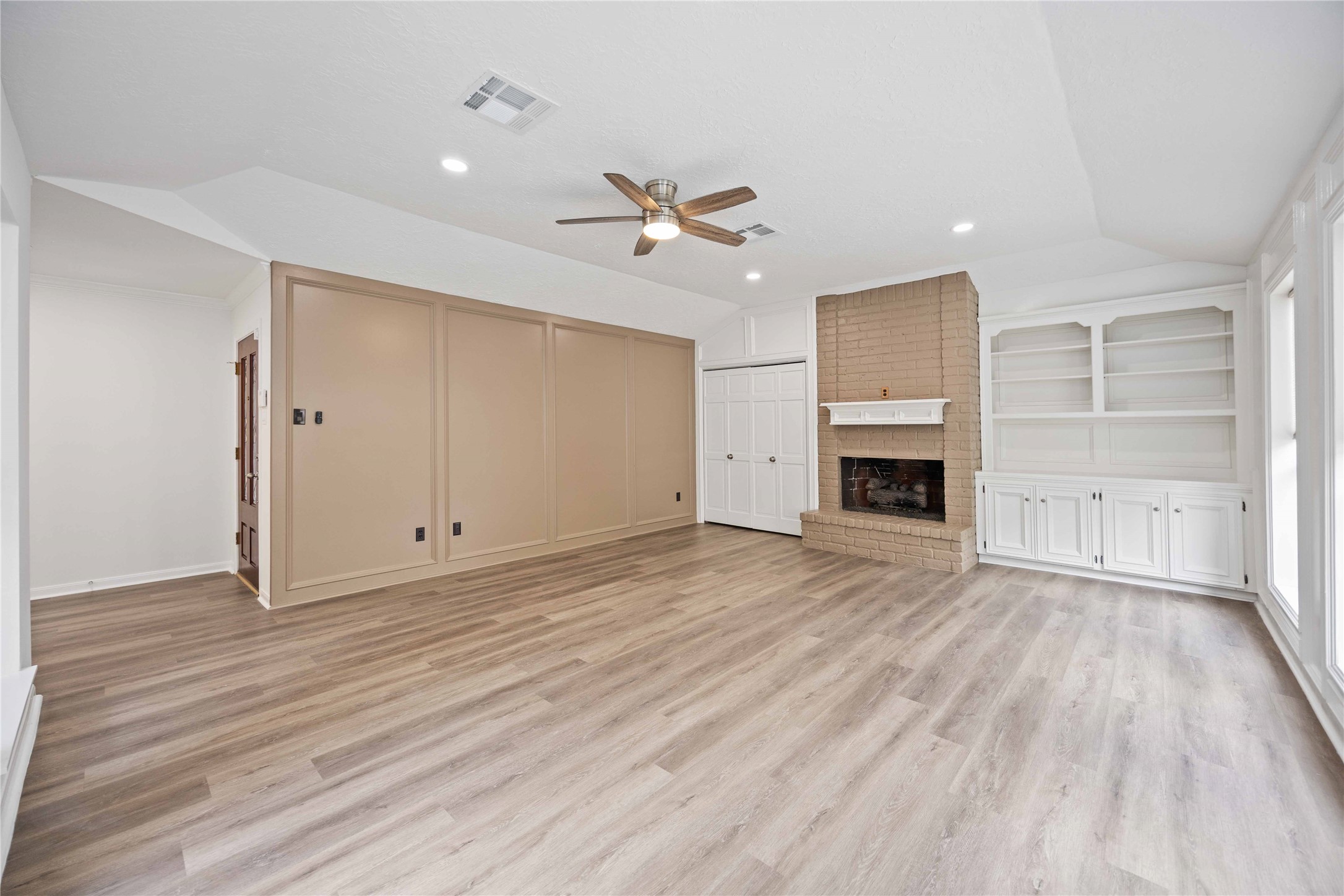 14143 Hillvale Drive Property Photo 8