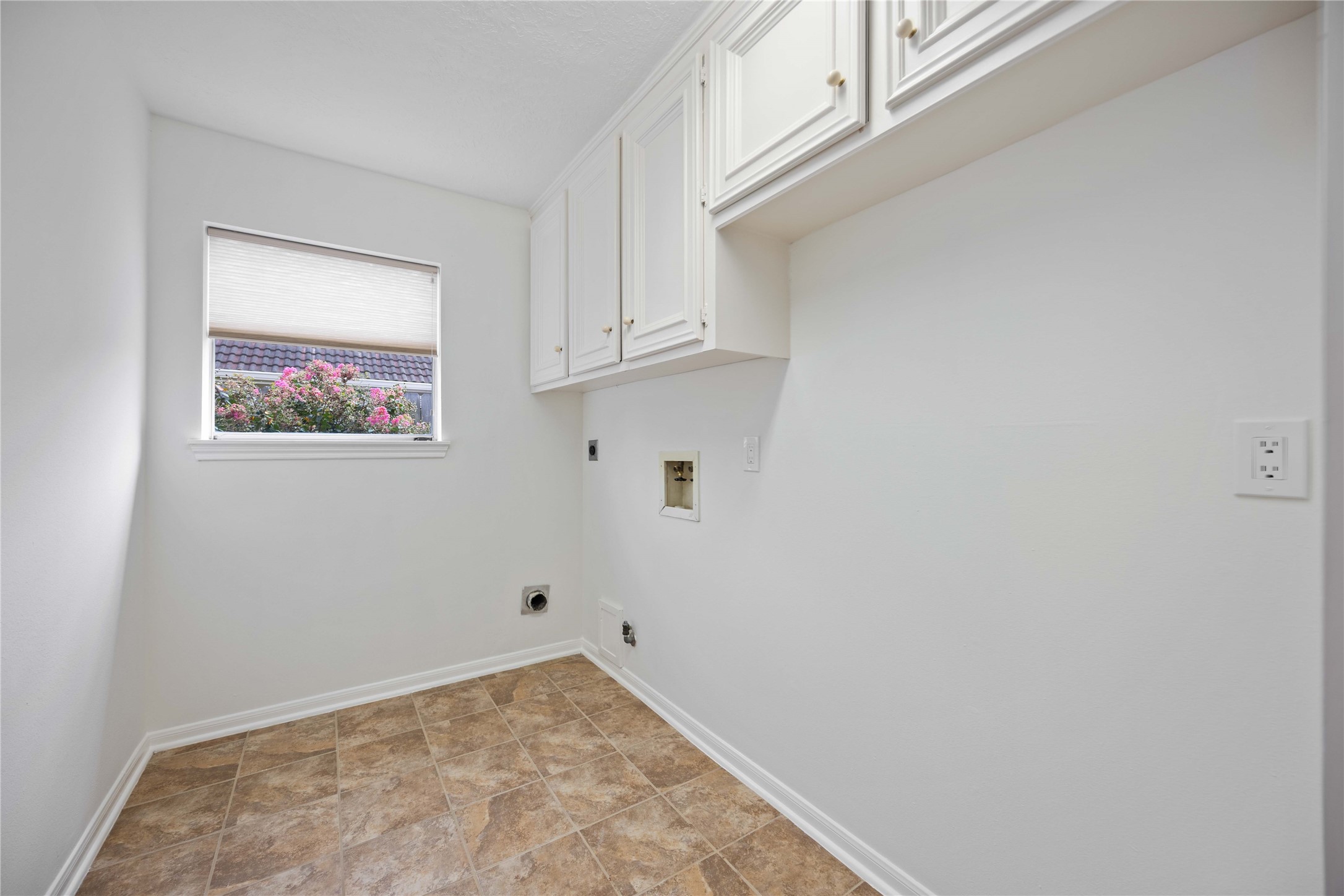 14143 Hillvale Drive Property Photo 24