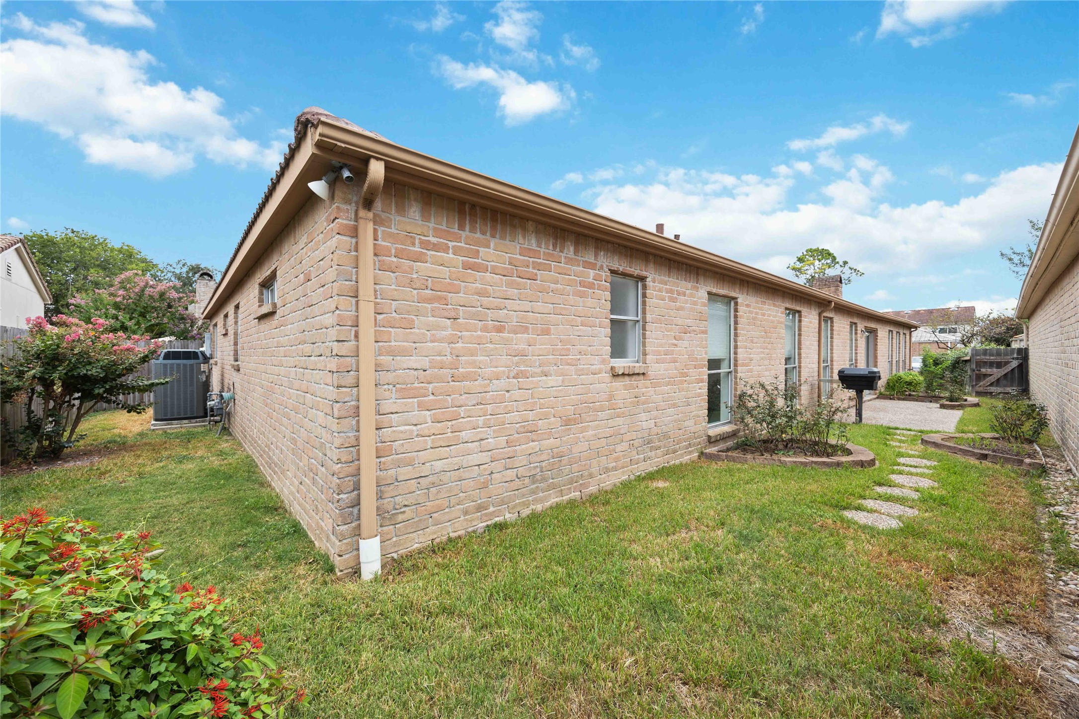 14143 Hillvale Drive Property Photo 30