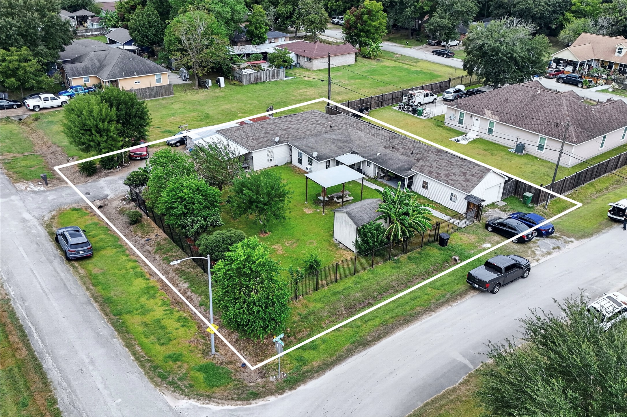 7433 Red Robin Lane Property Photo 1