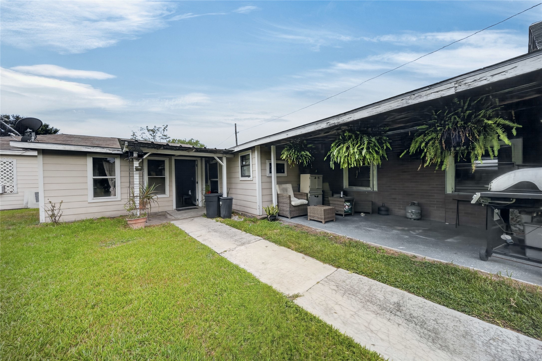 7433 Red Robin Lane Property Photo 3