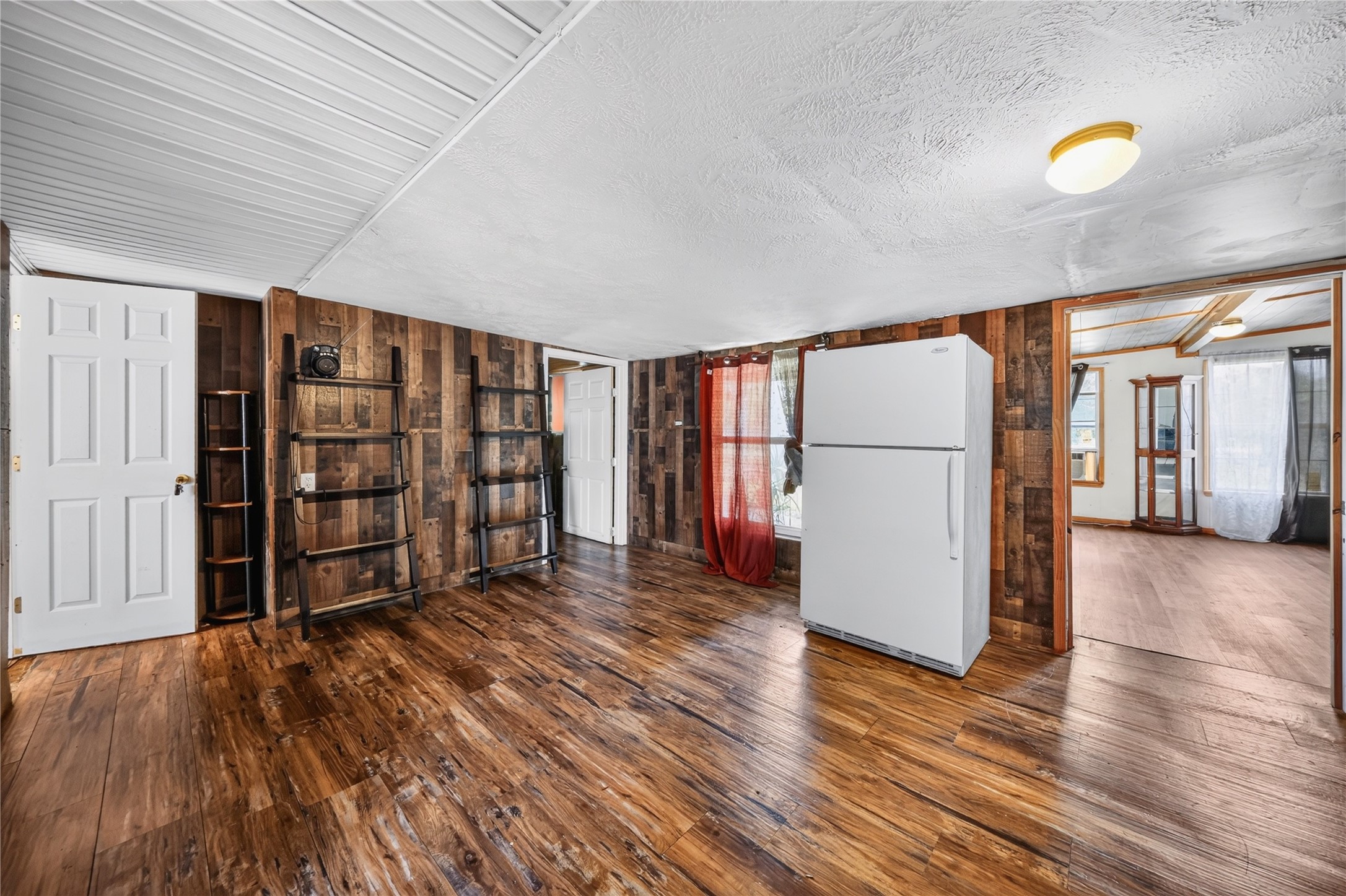 7433 Red Robin Lane Property Photo 6
