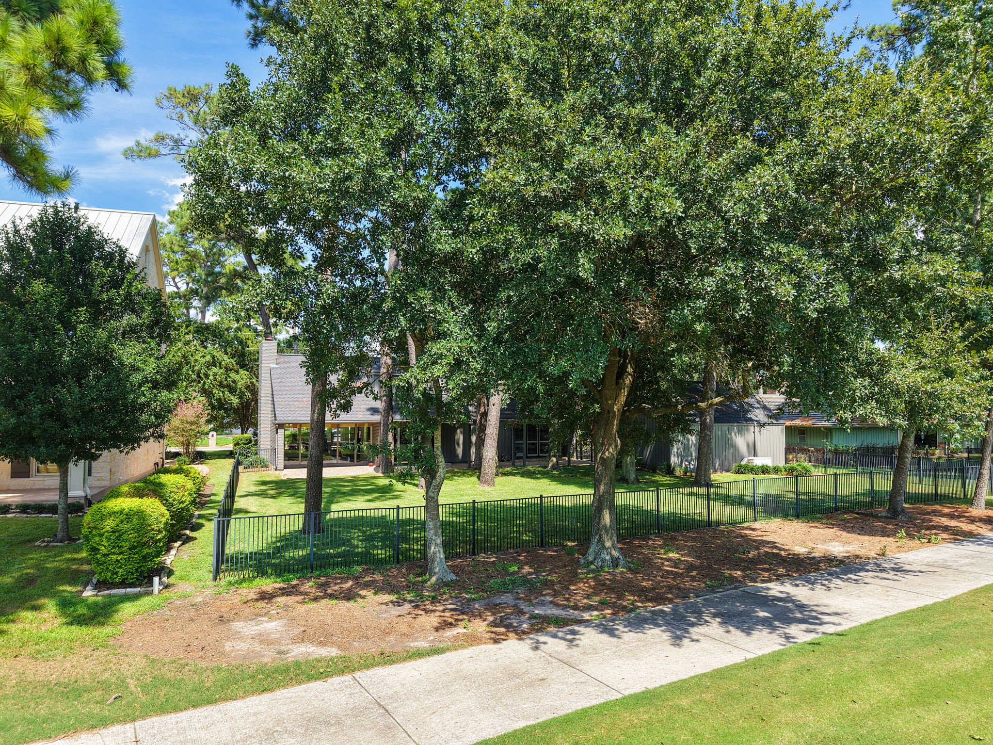 6003 Bermuda Dunes Drive Property Photo 3