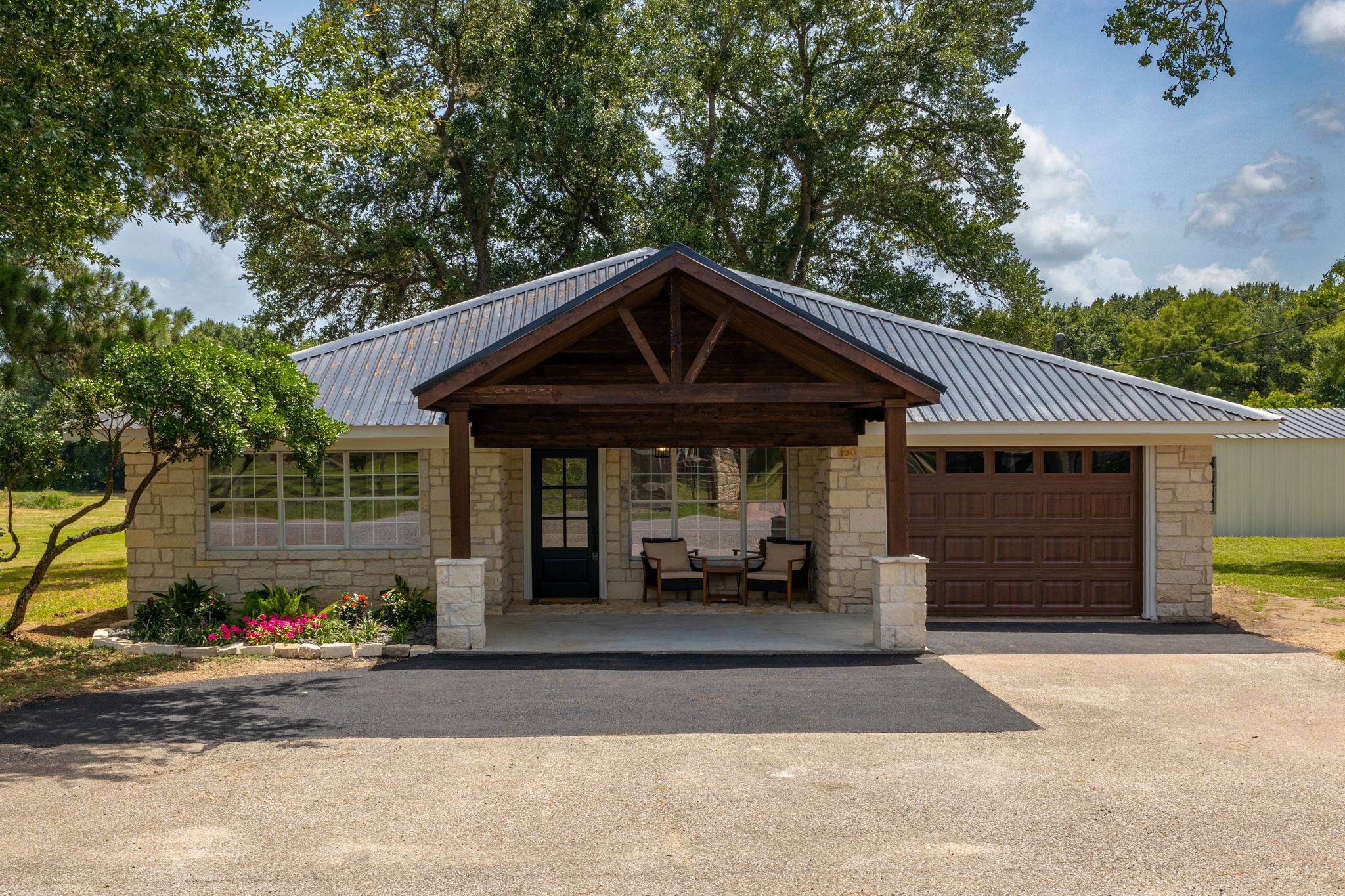 1195 Track Road W Property Photo 1