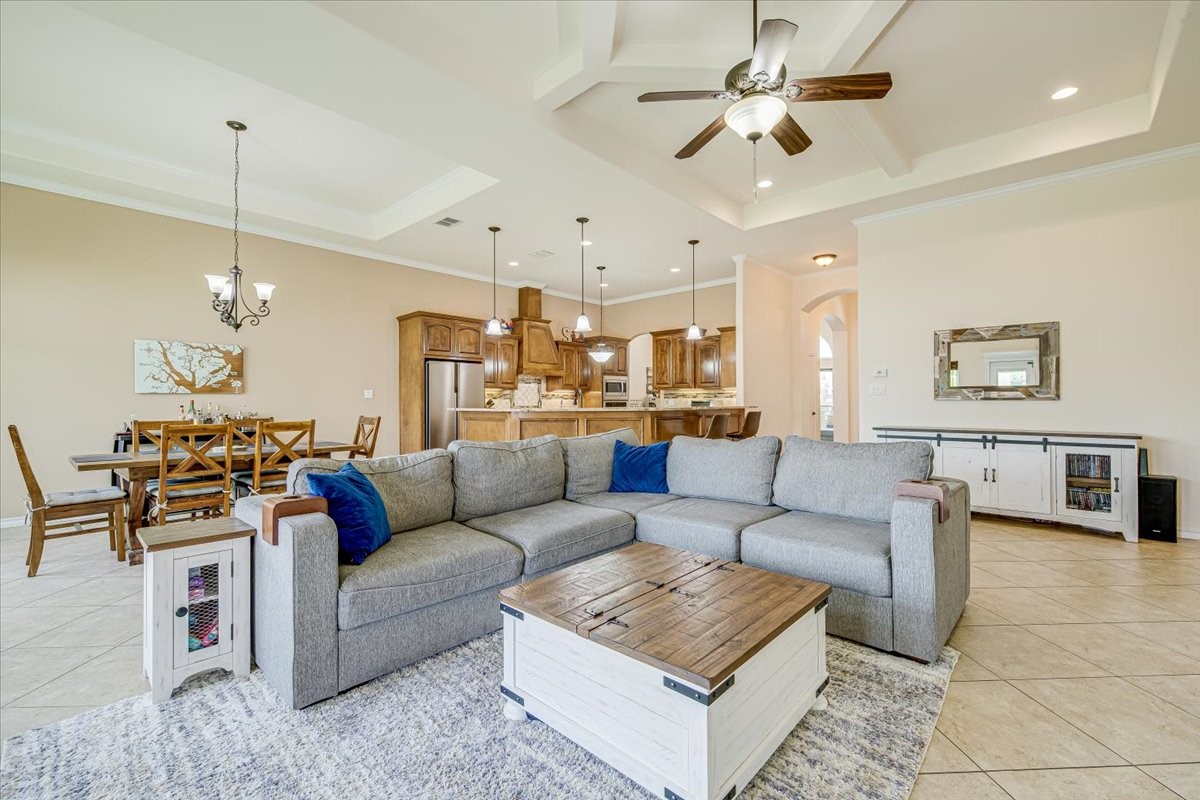 7522 S Lake Drive Property Photo 4