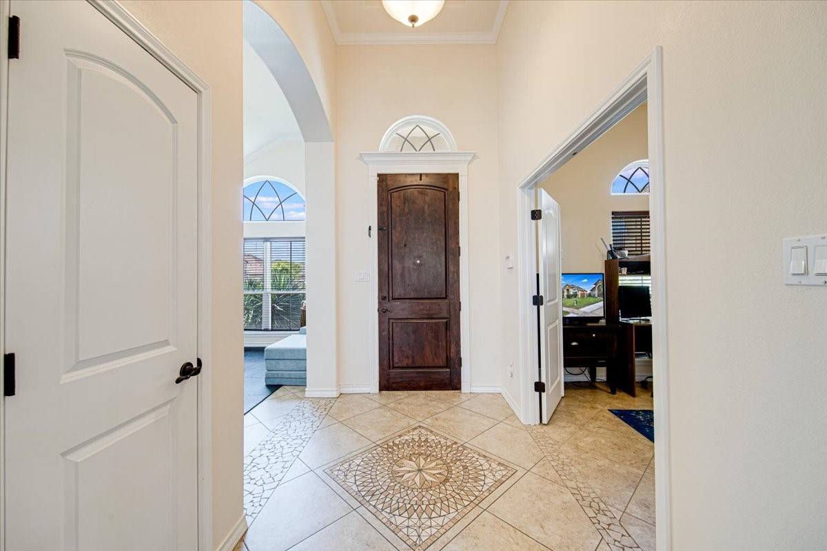 7522 S Lake Drive Property Photo 8