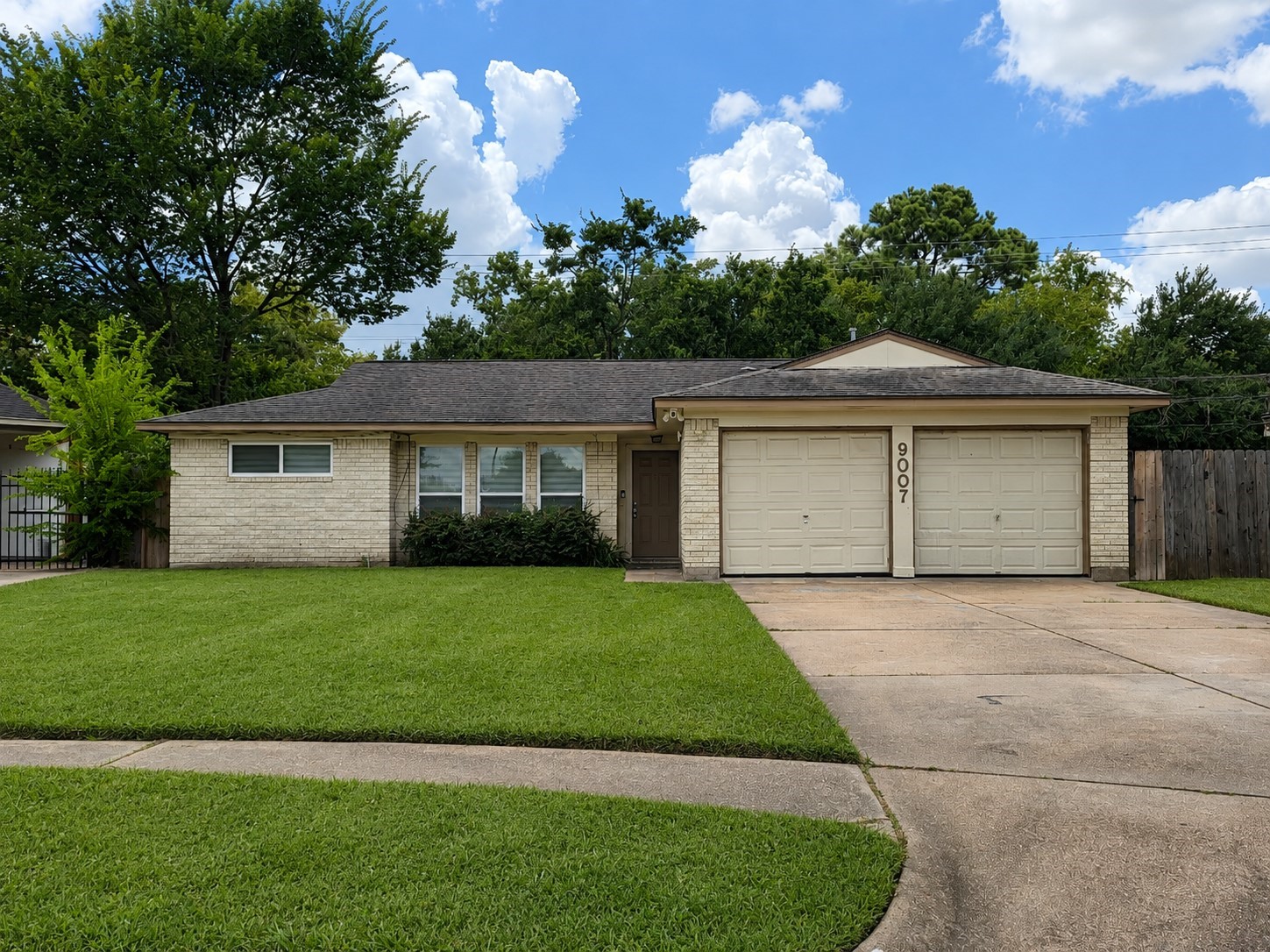 9007 Glen Shadow Drive Property Photo 1