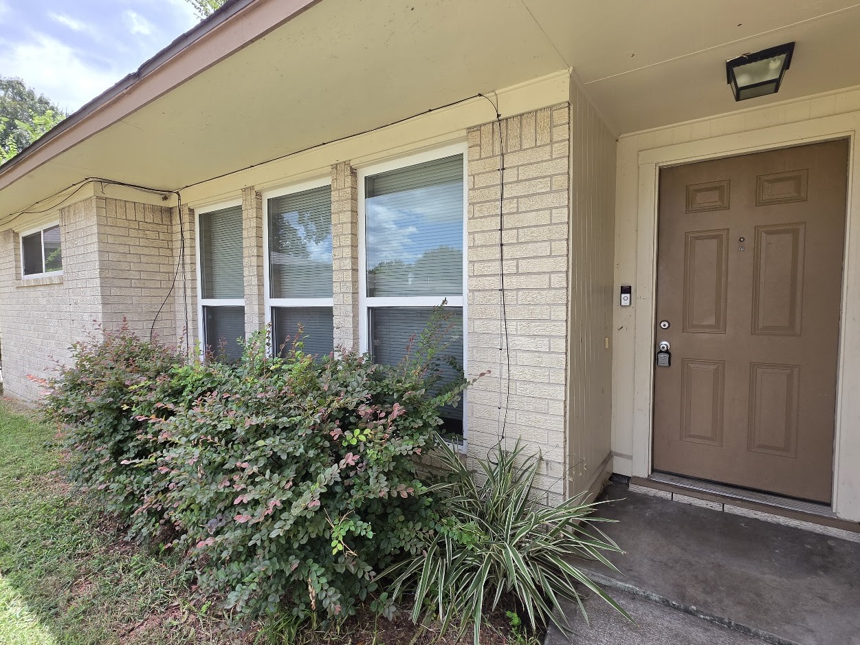 9007 Glen Shadow Drive Property Photo 2