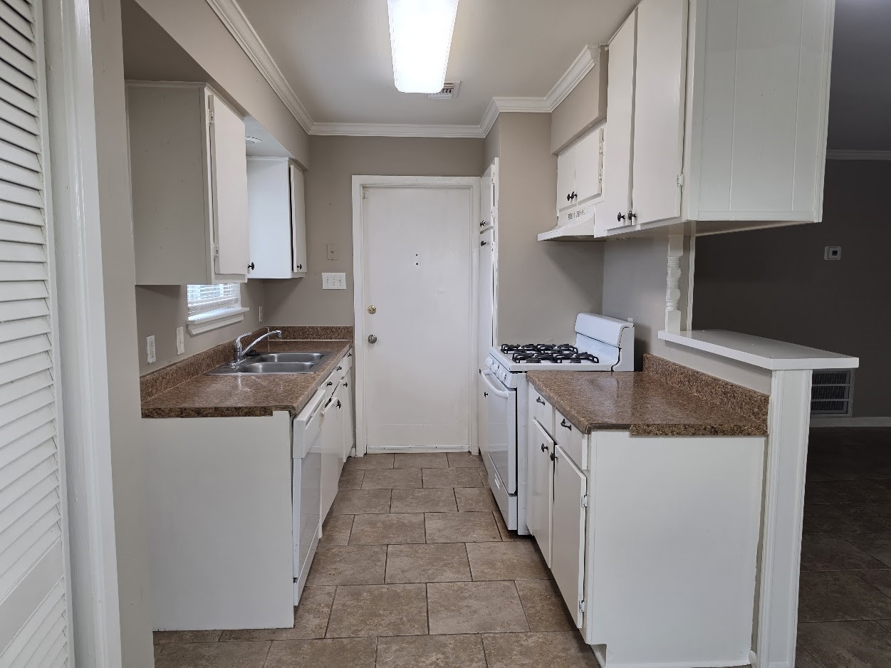 9007 Glen Shadow Drive Property Photo 7