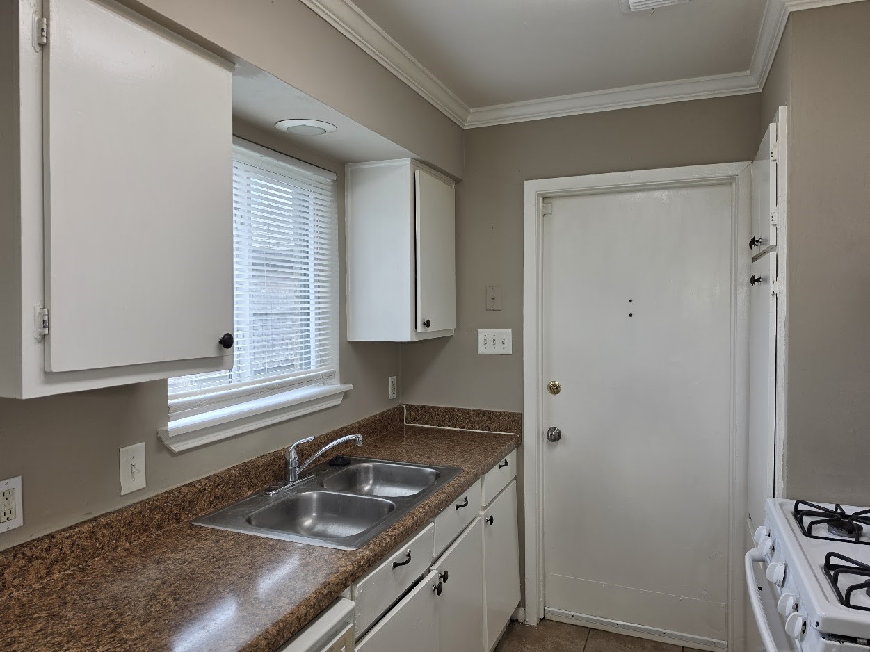 9007 Glen Shadow Drive Property Photo 8