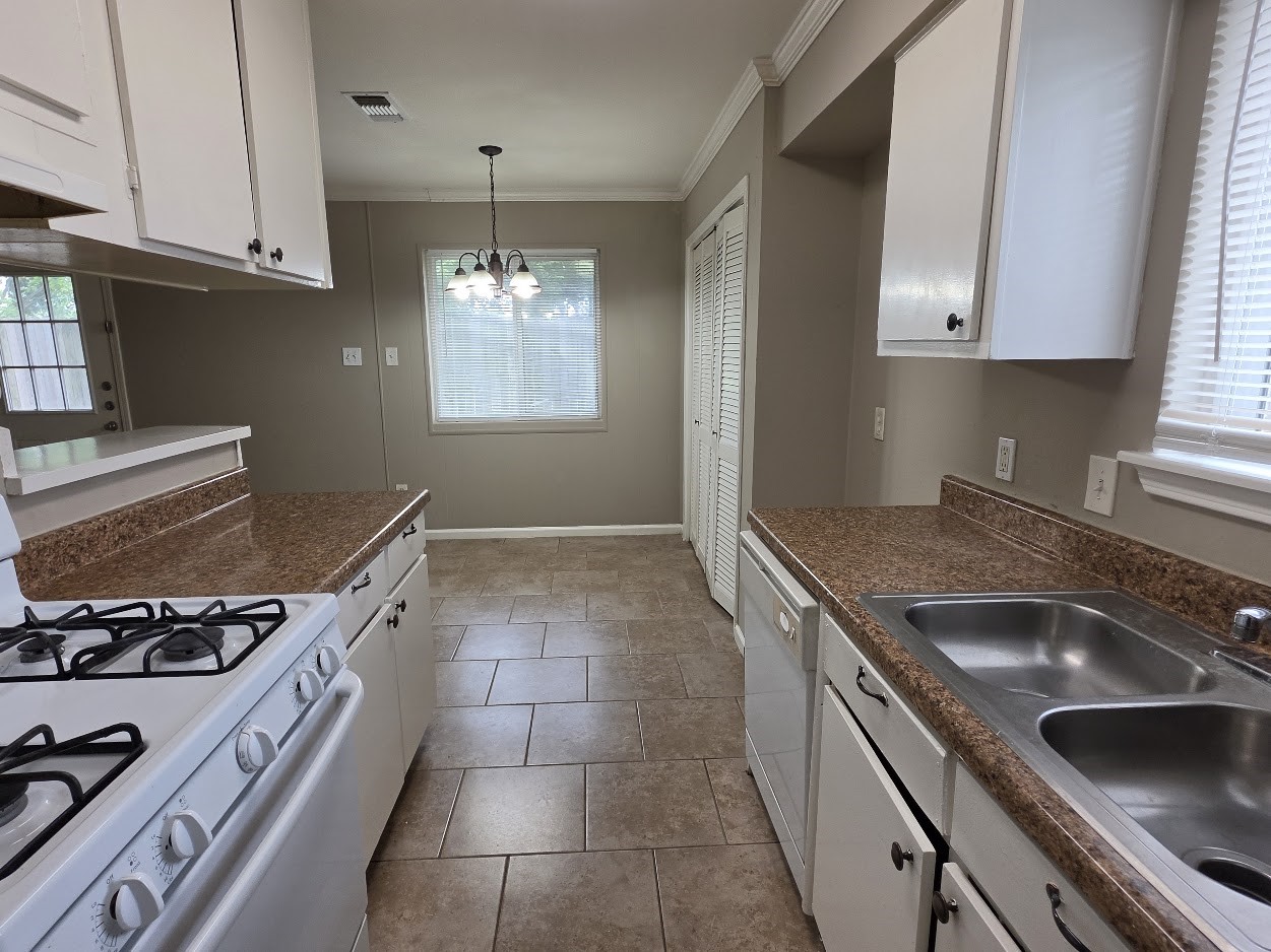 9007 Glen Shadow Drive Property Photo 10