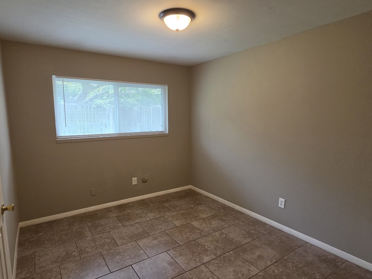 9007 Glen Shadow Drive Property Photo 14