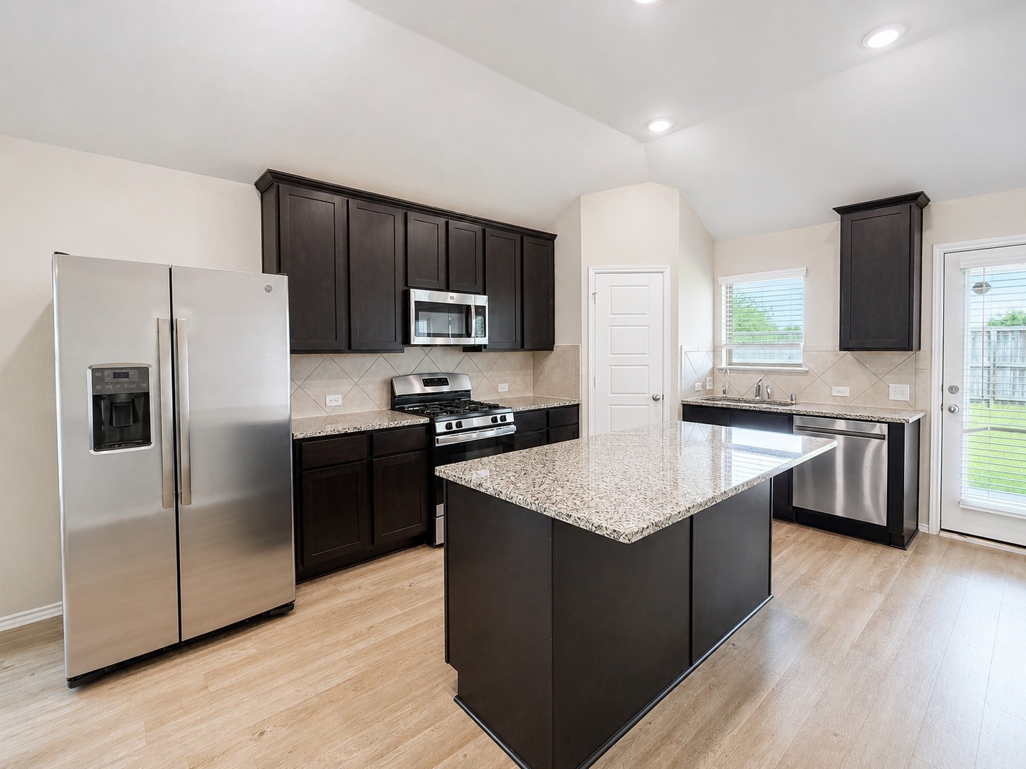 21438 Hawthorn Harvest Circle Property Photo 4