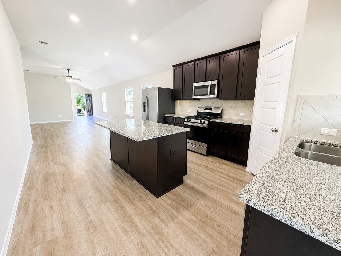 21438 Hawthorn Harvest Circle Property Photo 5