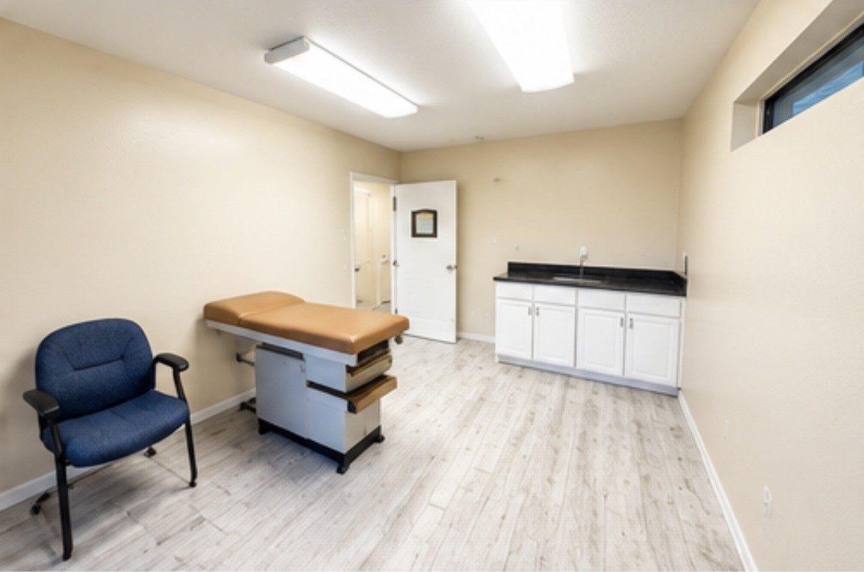 11111 Jones Road W 3 Property Photo 4