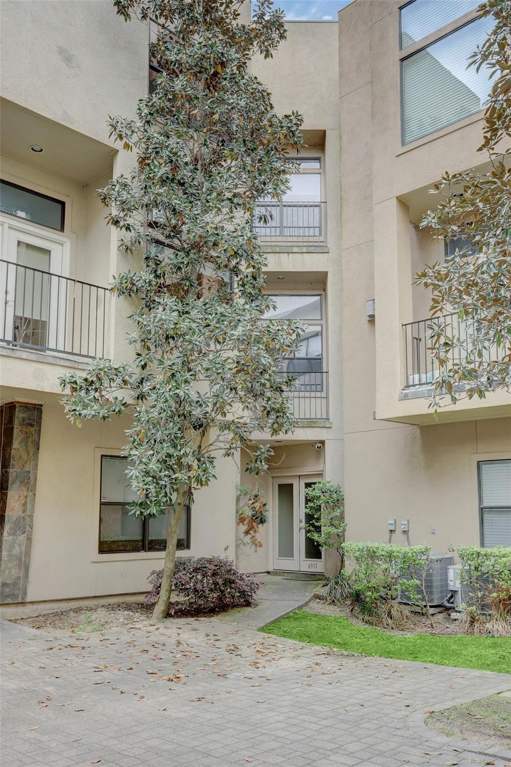6911 Staffordshire Boulevard Property Photo 2