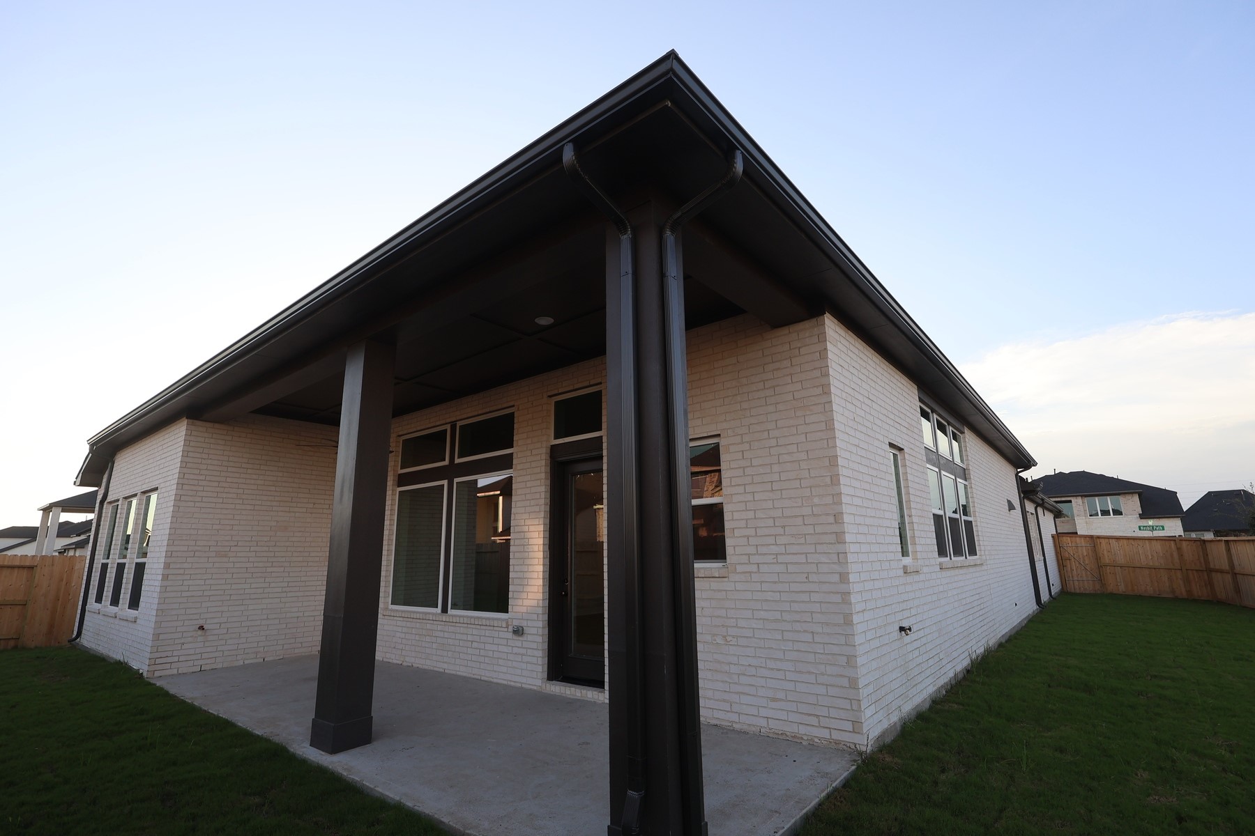 5007 Nesbit Path Property Photo 4
