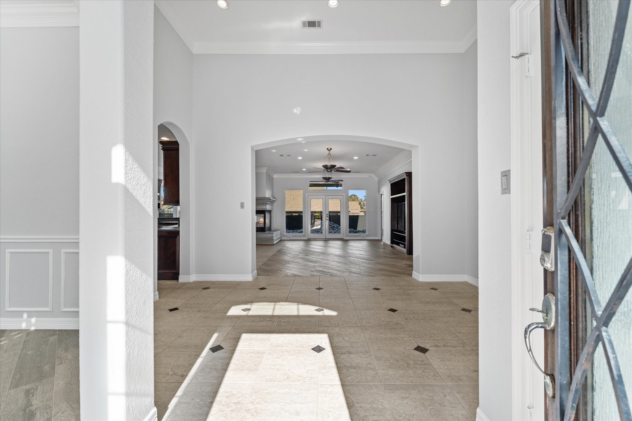 98 Victoria Drive W Property Photo 3