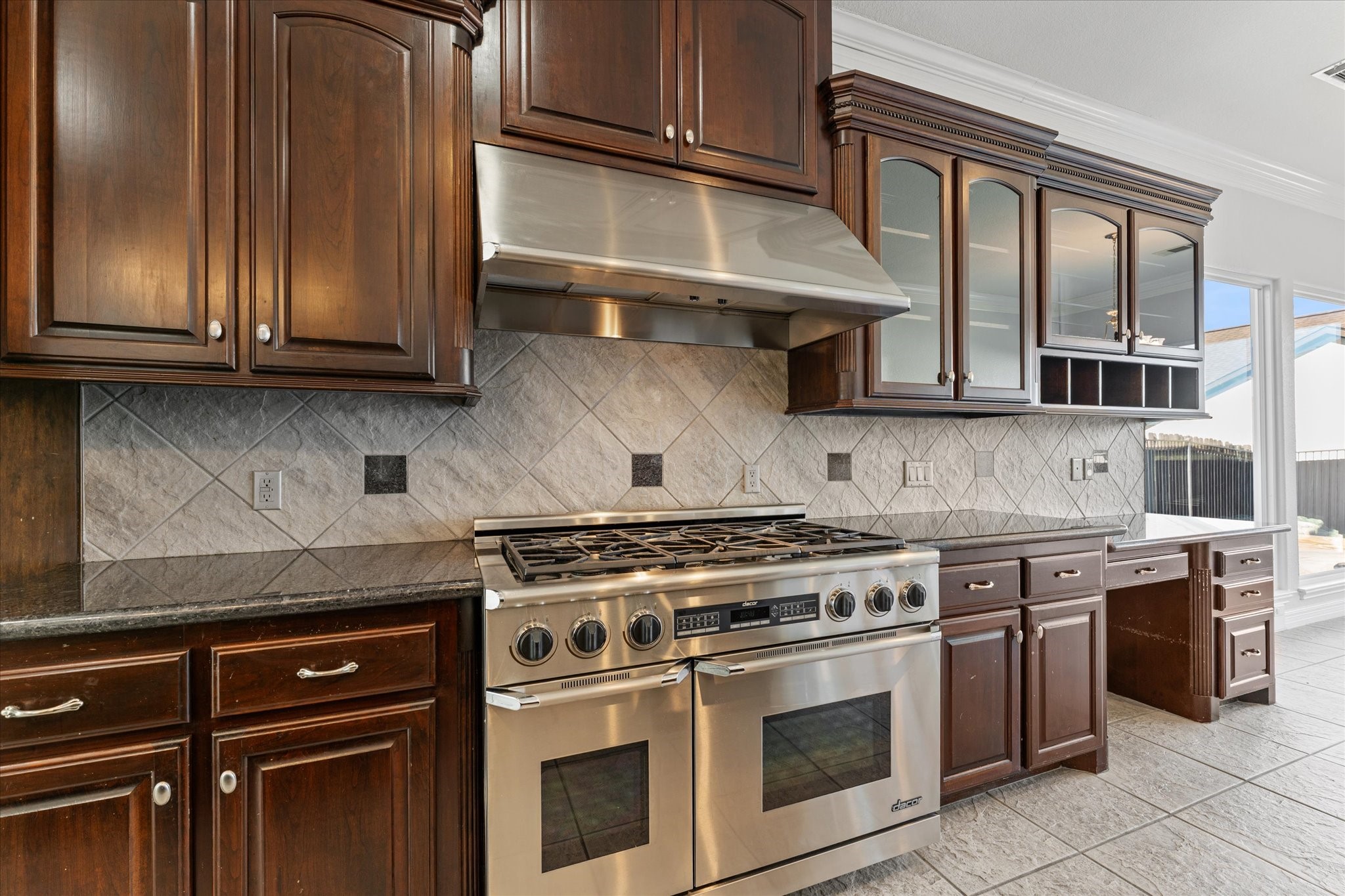 98 Victoria Drive W Property Photo 10