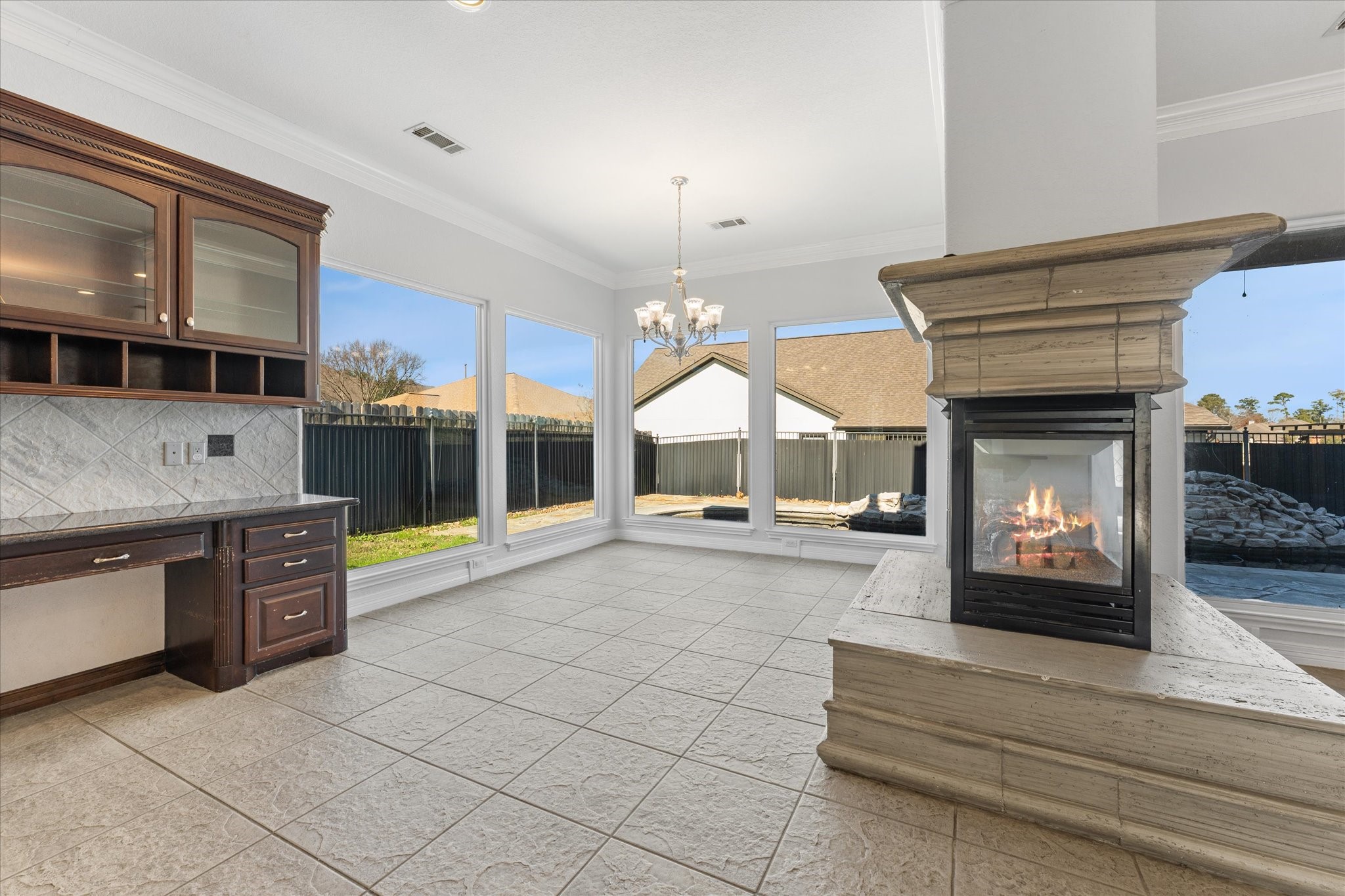 98 Victoria Drive W Property Photo 12