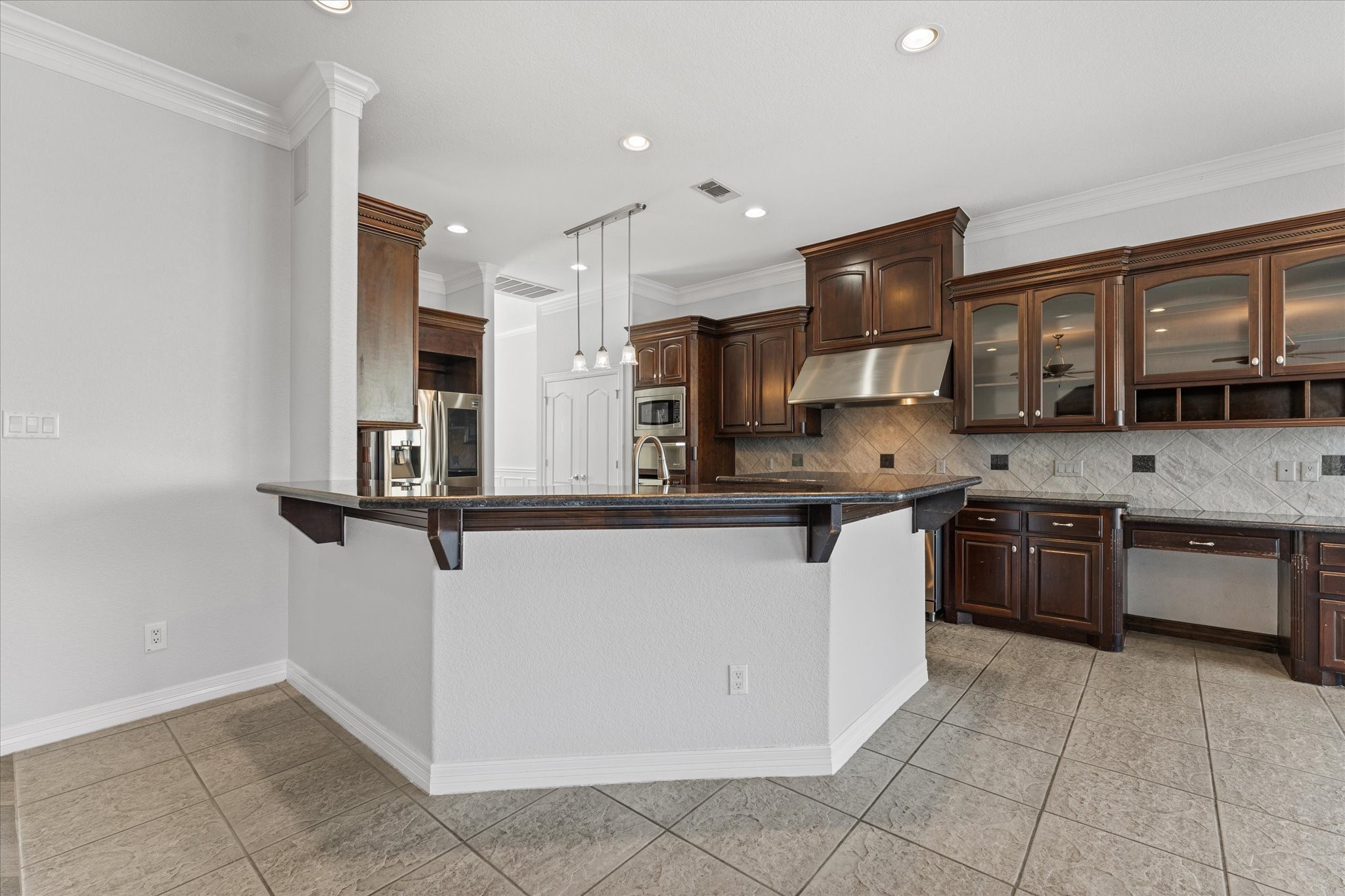 98 Victoria Drive W Property Photo 14