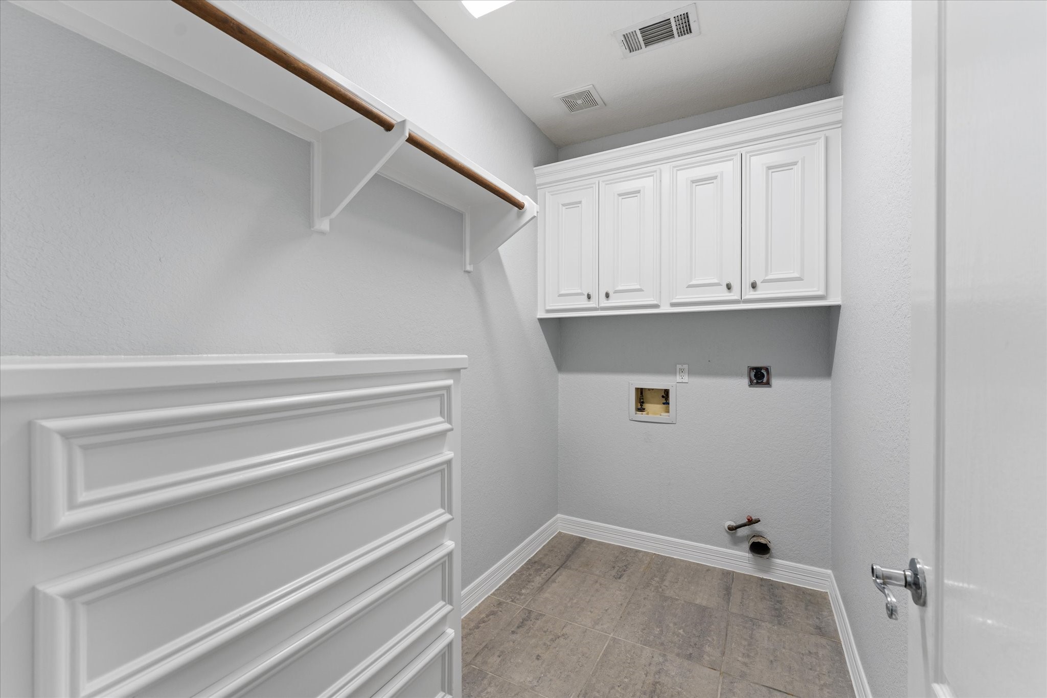 98 Victoria Drive W Property Photo 34