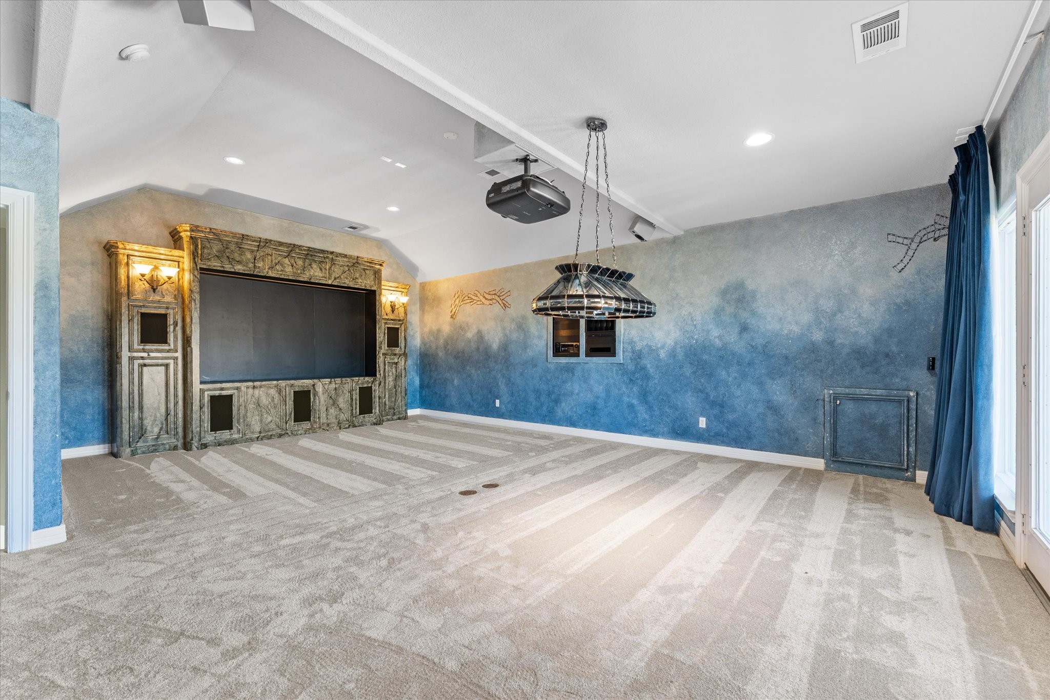 98 Victoria Drive W Property Photo 35