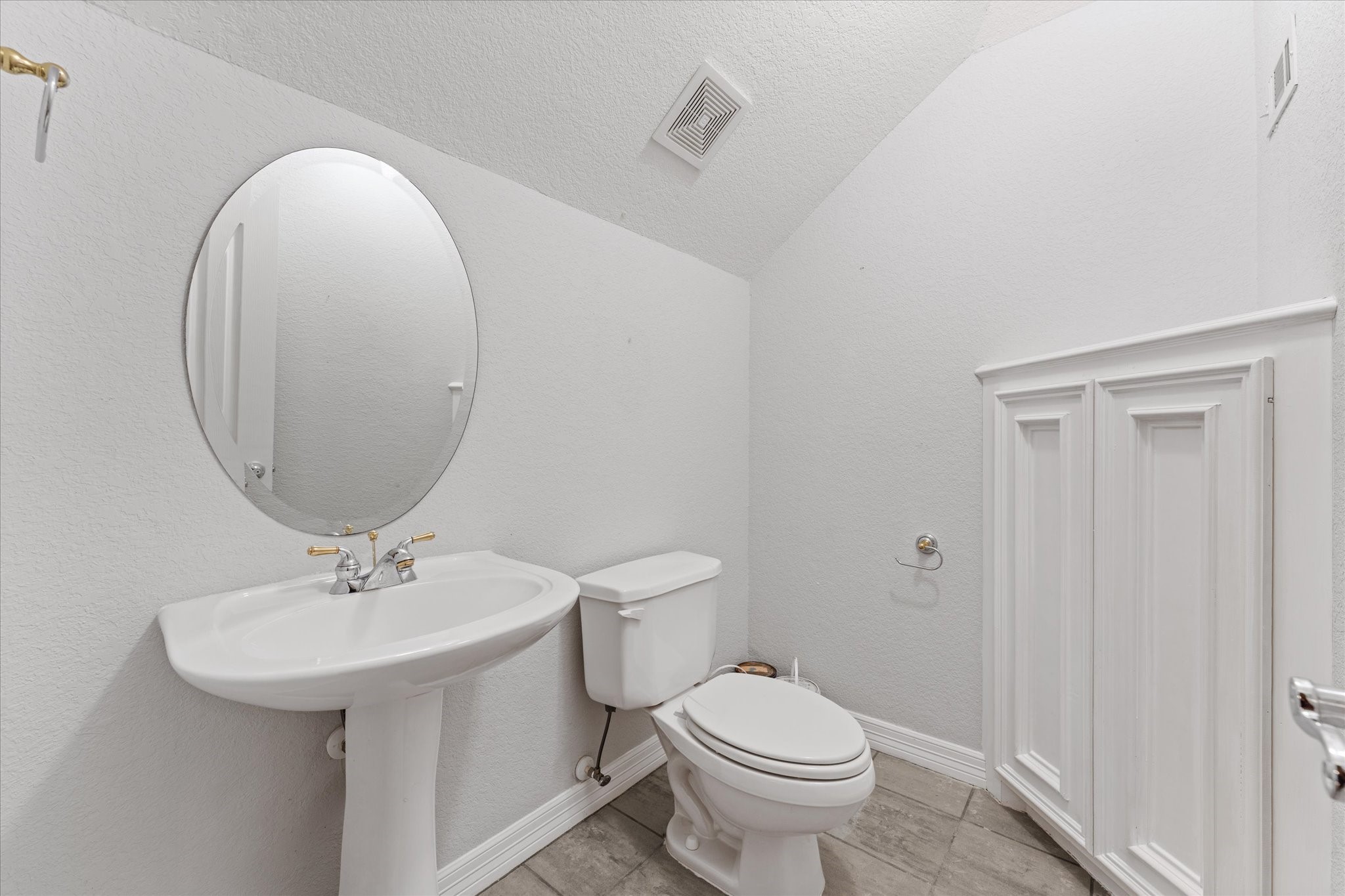98 Victoria Drive W Property Photo 37