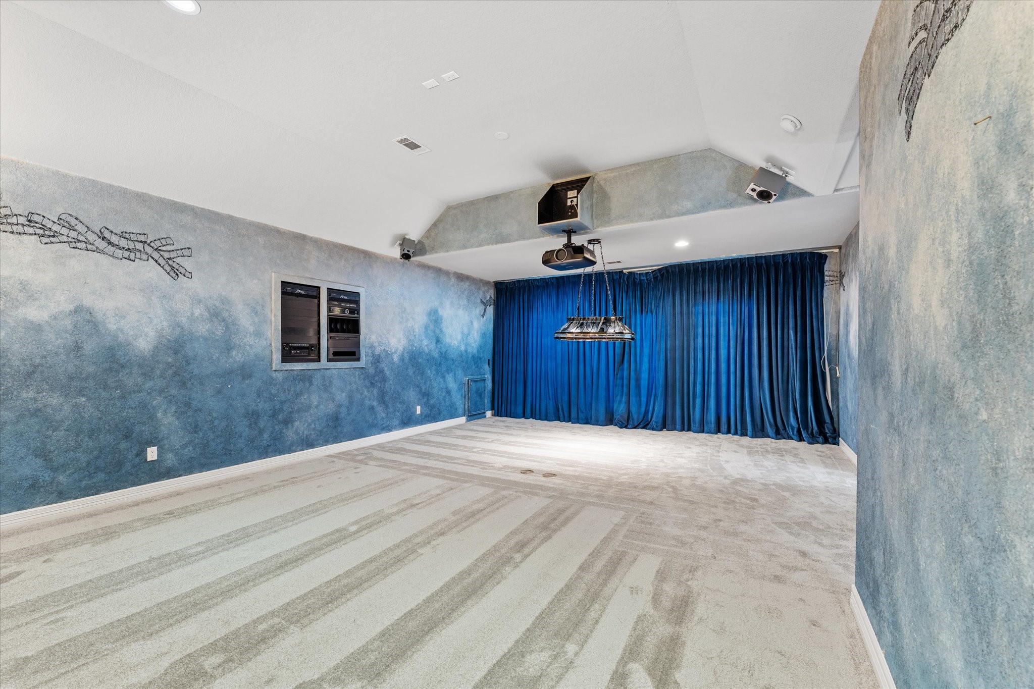 98 Victoria Drive W Property Photo 38