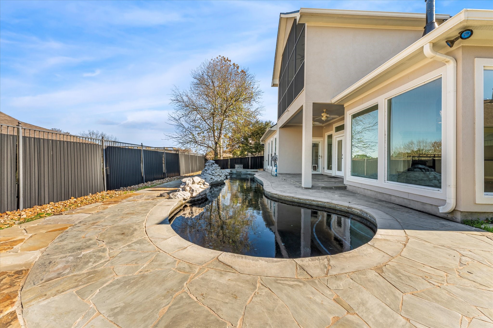 98 Victoria Drive W Property Photo 41