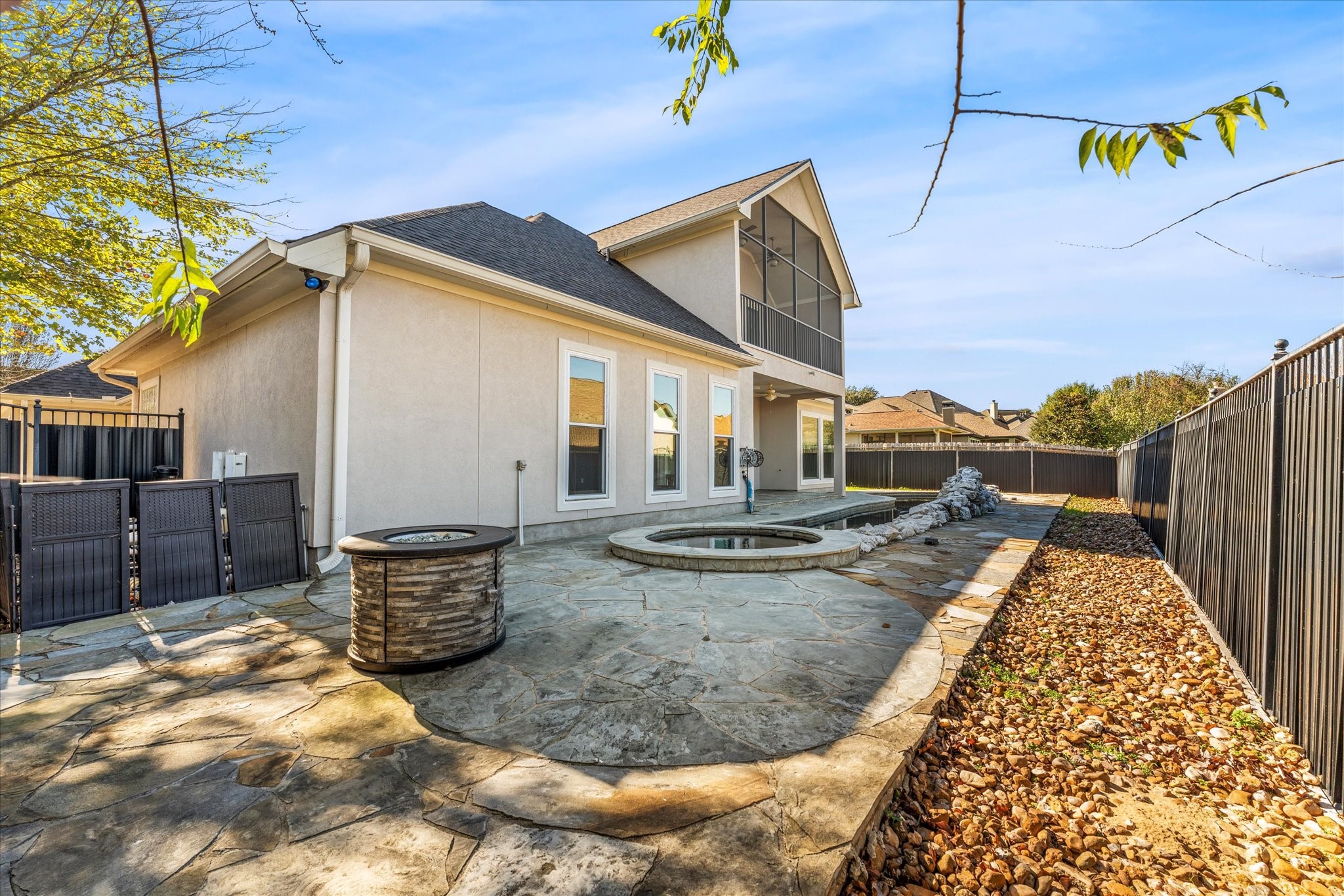 98 Victoria Drive W Property Photo 43