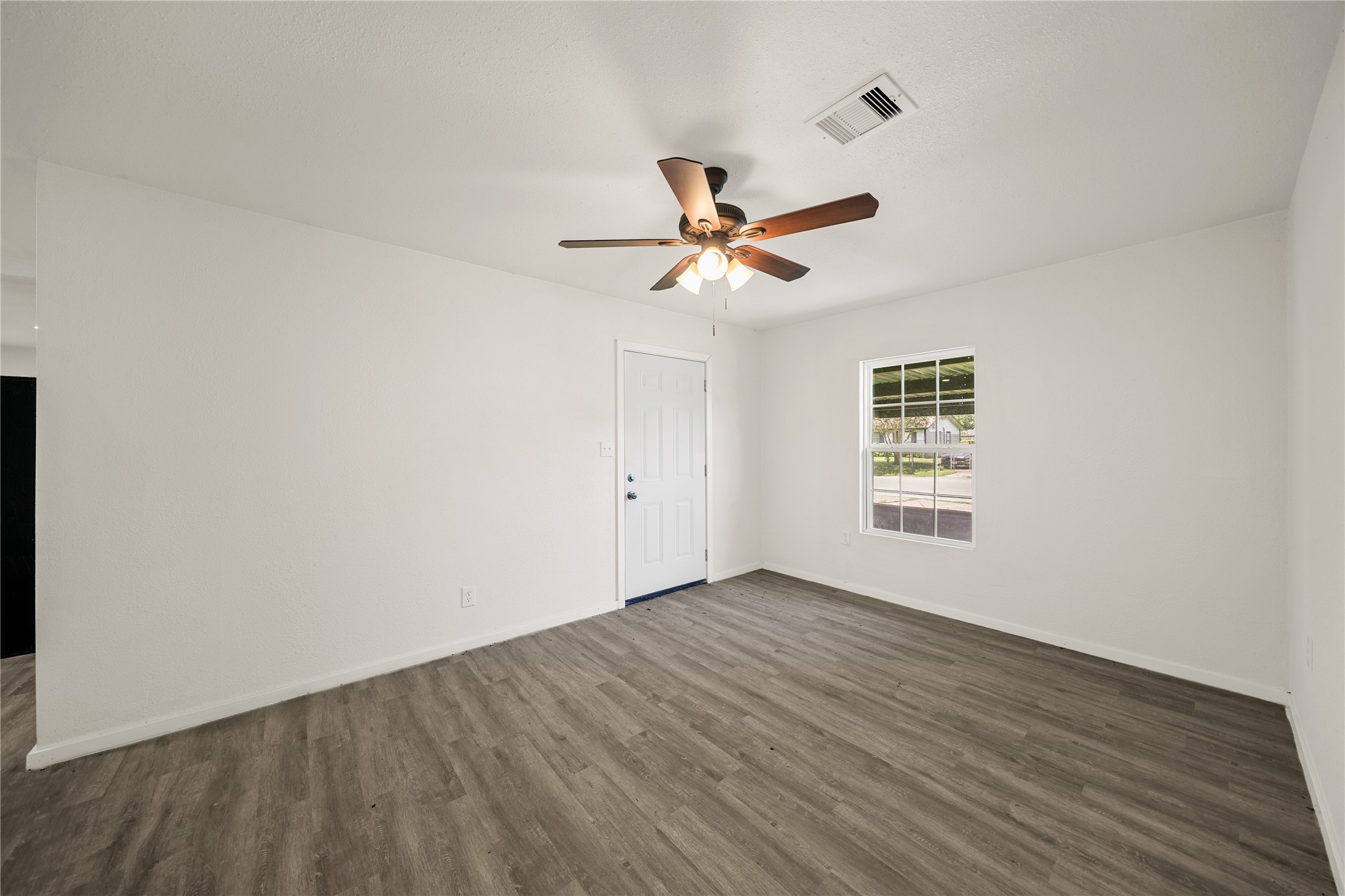 3214 Brea Crest Street Property Photo 4