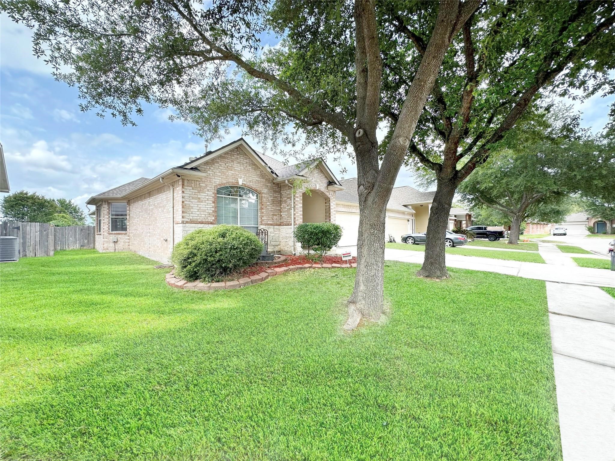 2910 Lemmingham Drive Property Photo 2