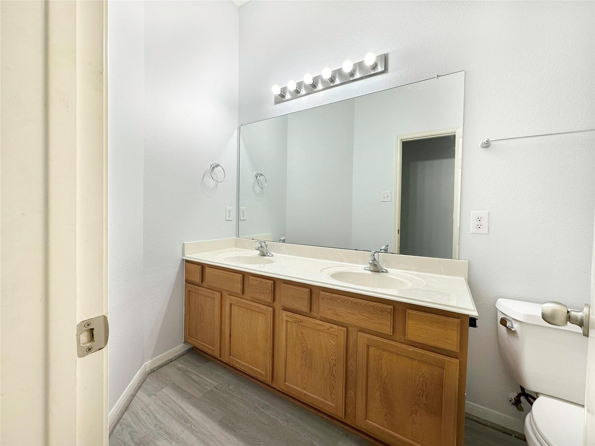 2910 Lemmingham Drive Property Photo 19