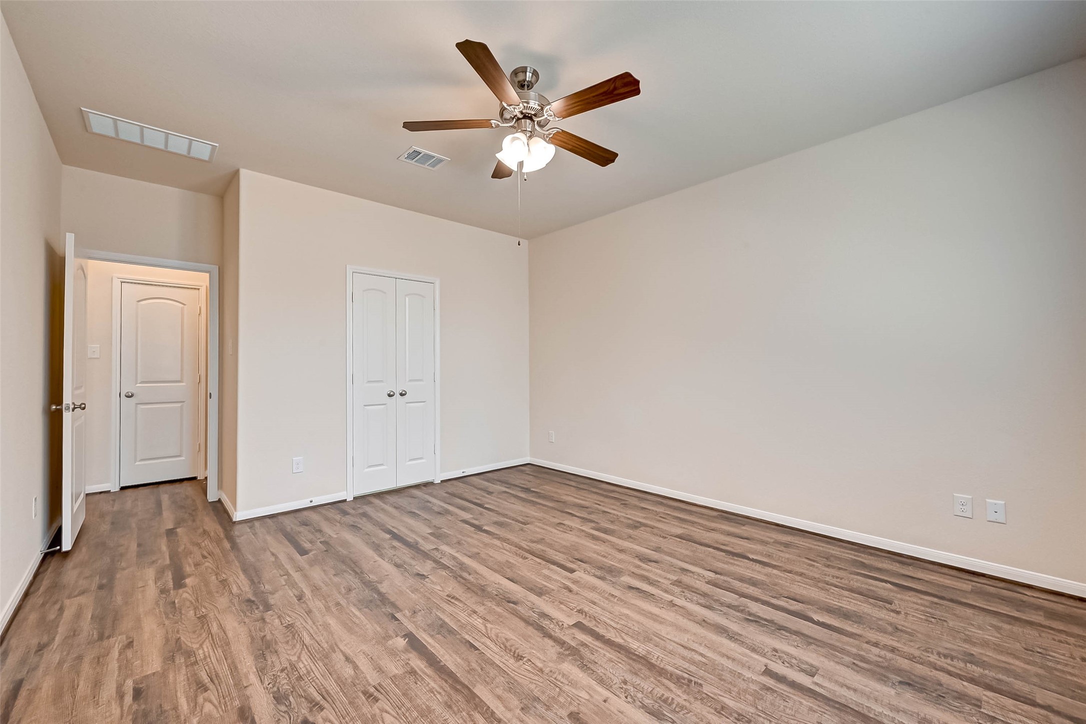 13735 Andover Park Drive Property Photo 25