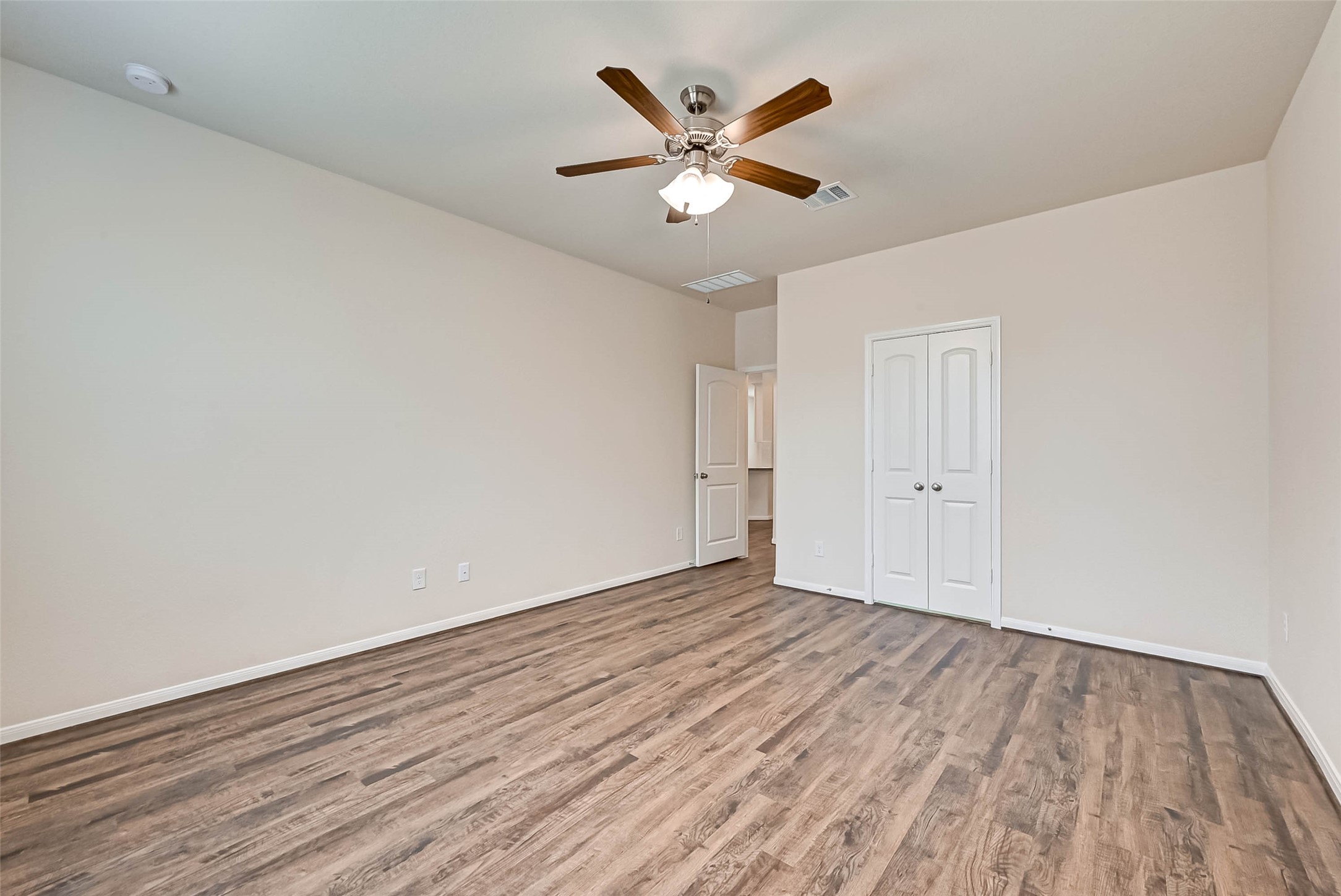 13735 Andover Park Drive Property Photo 26