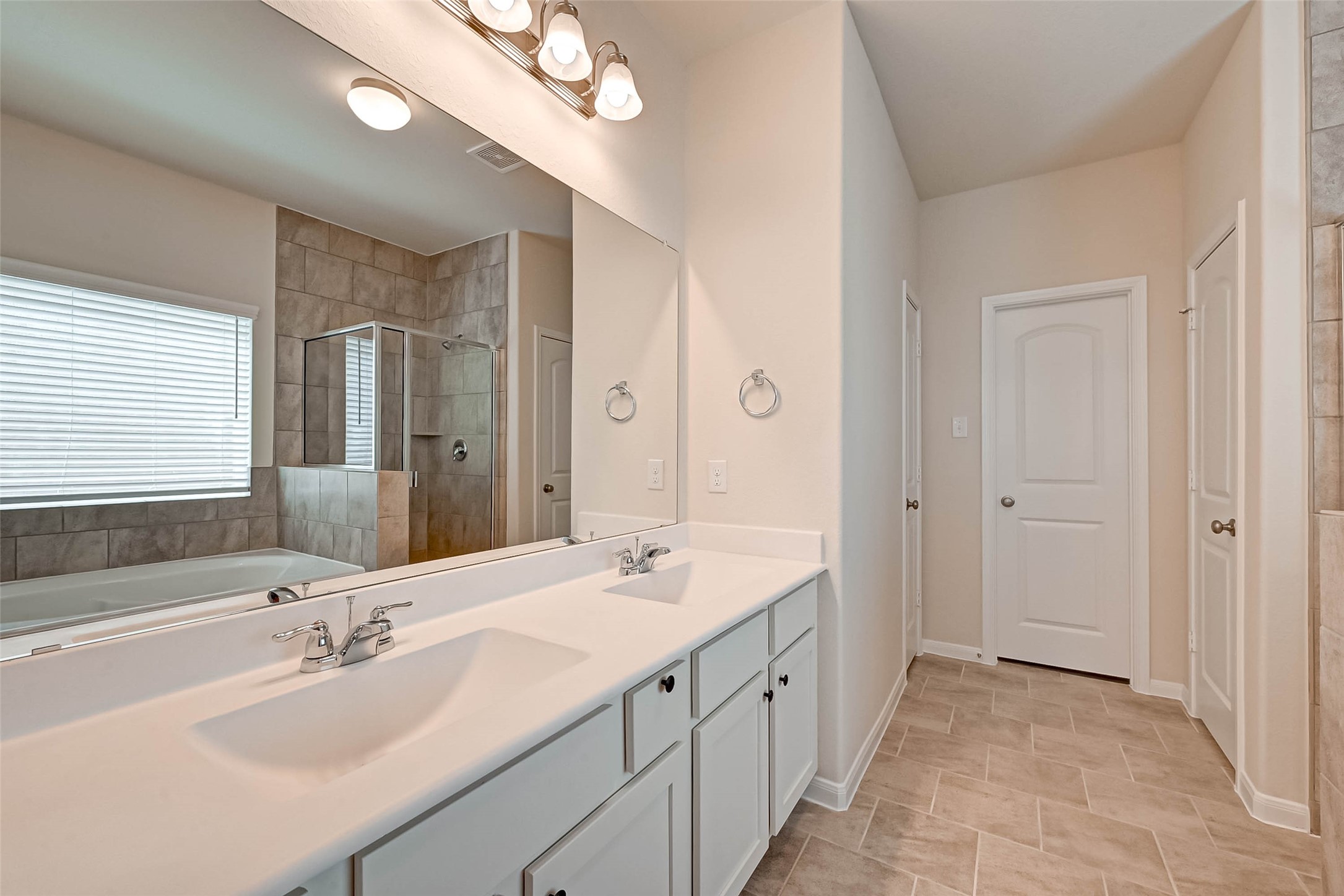 13735 Andover Park Drive Property Photo 36
