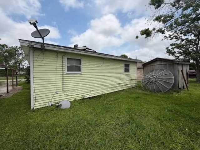 709 W Live Oak Street Property Photo 3
