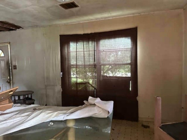709 W Live Oak Street Property Photo 4