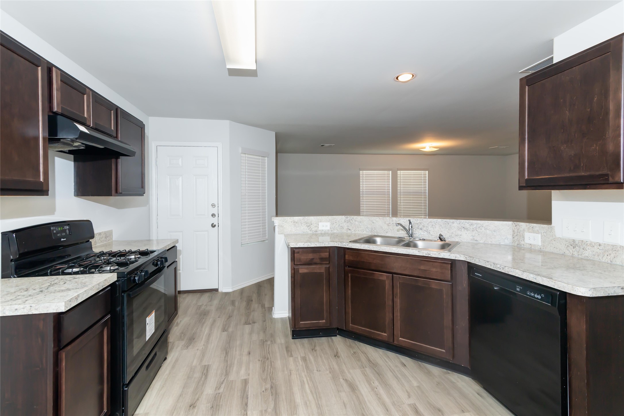 18635 Tarlo River Trail Property Photo 4
