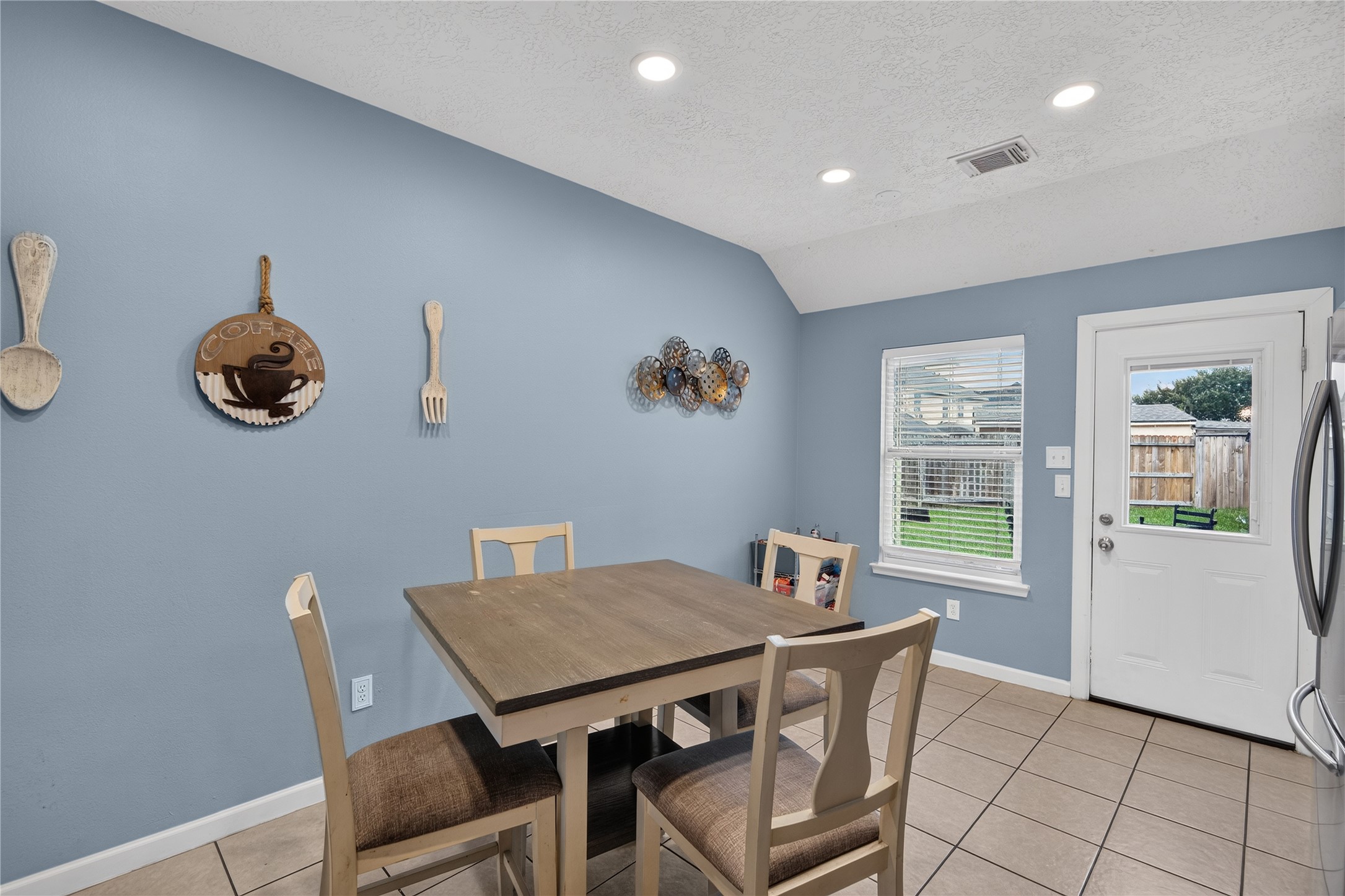 1414 Merryglen Court Property Photo 8