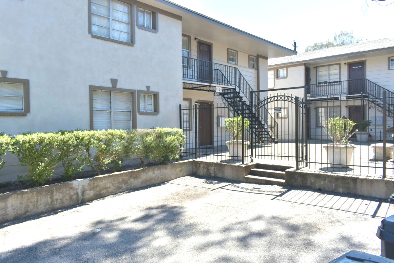 2524 Binz Street 2 Property Photo 1