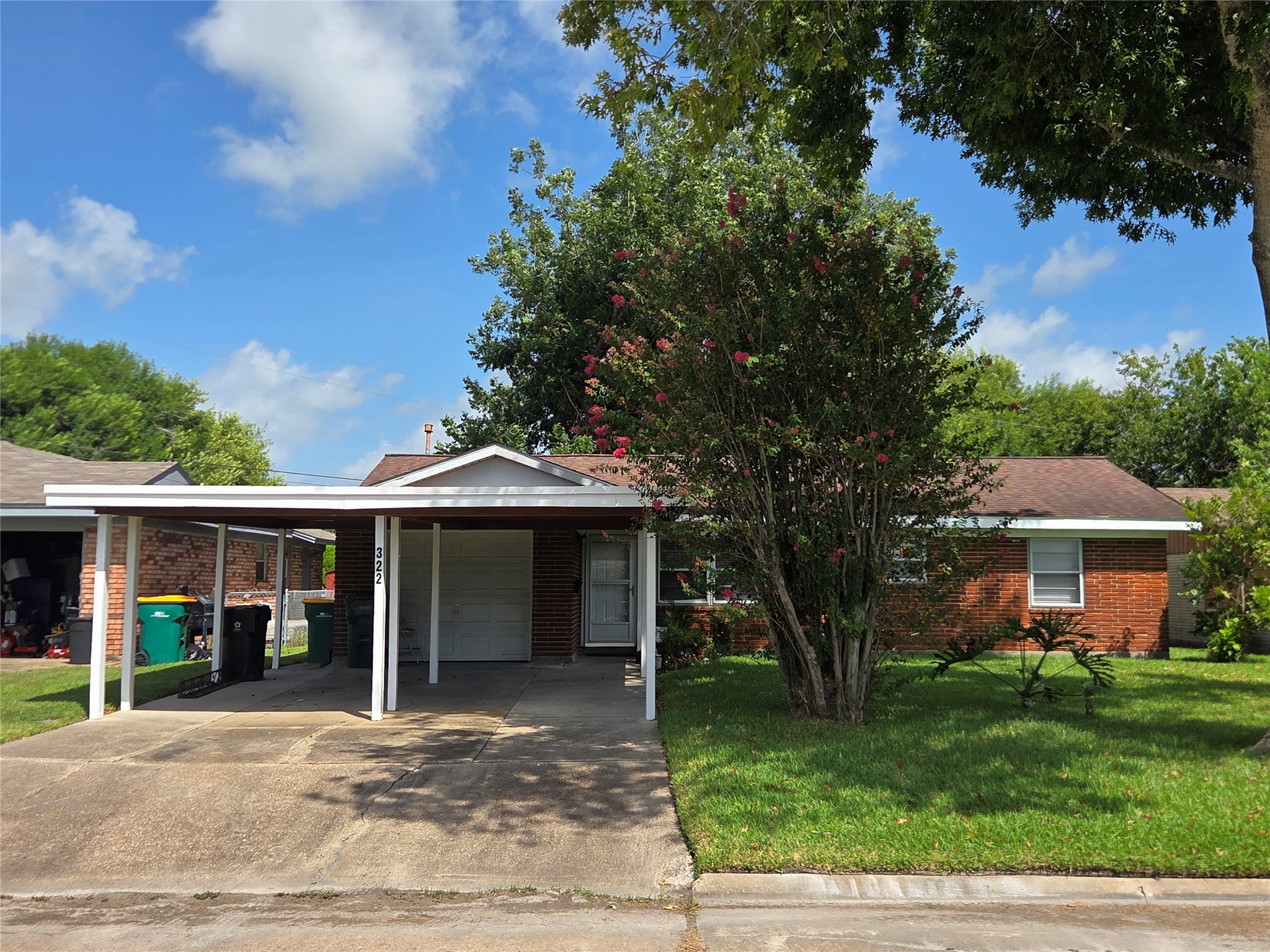 322 Elaine Street Property Photo 1