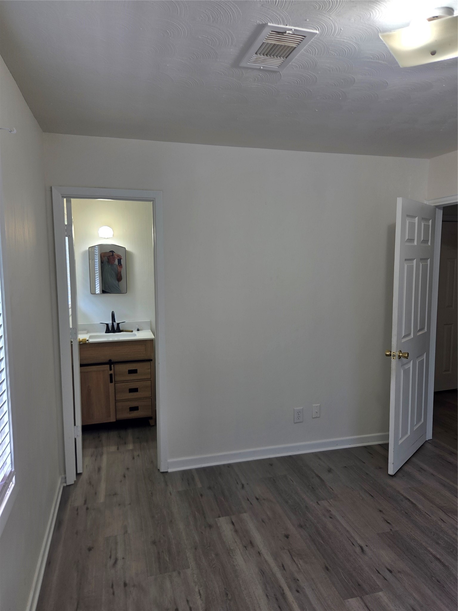 322 Elaine Street Property Photo 8