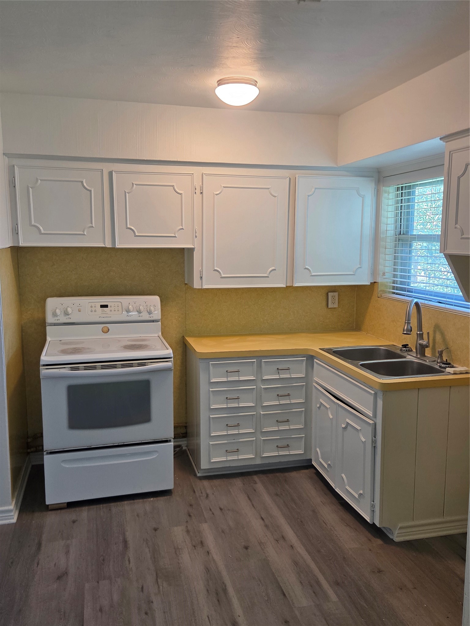 322 Elaine Street Property Photo 15